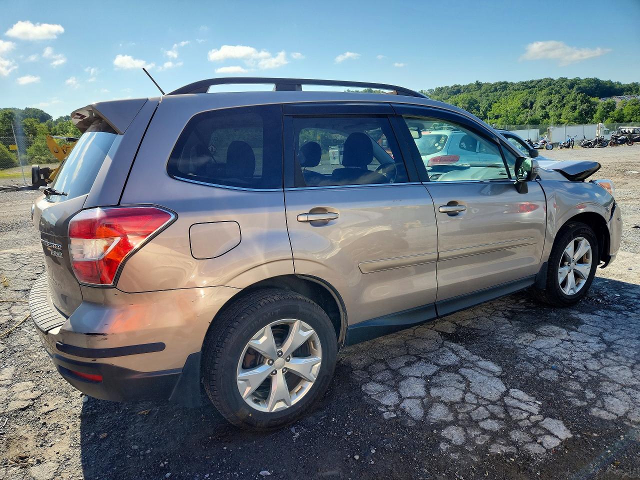 2014 Subaru Forester 2.5i Touring Beige vin: JF2SJAPC8EH478284