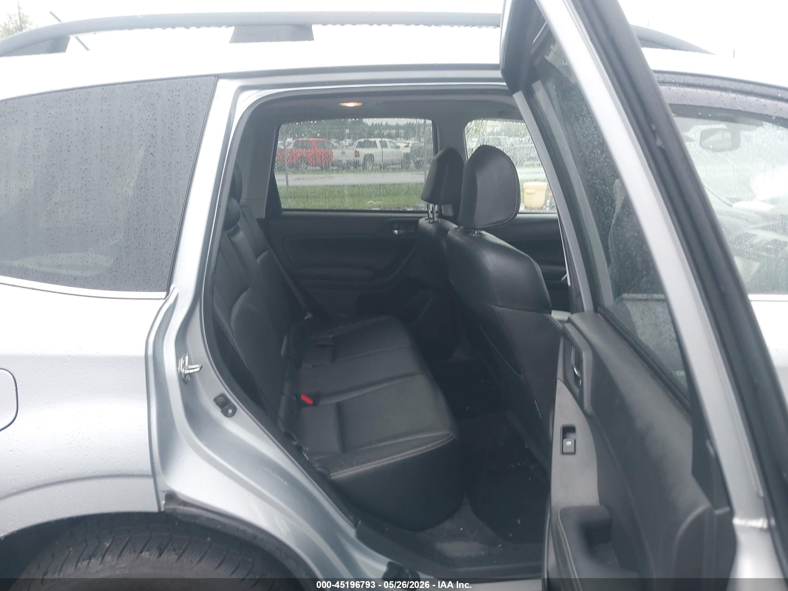 2015 Subaru Forester 2.5i Limited Серебряный vin: JF2SJARC1FH498312