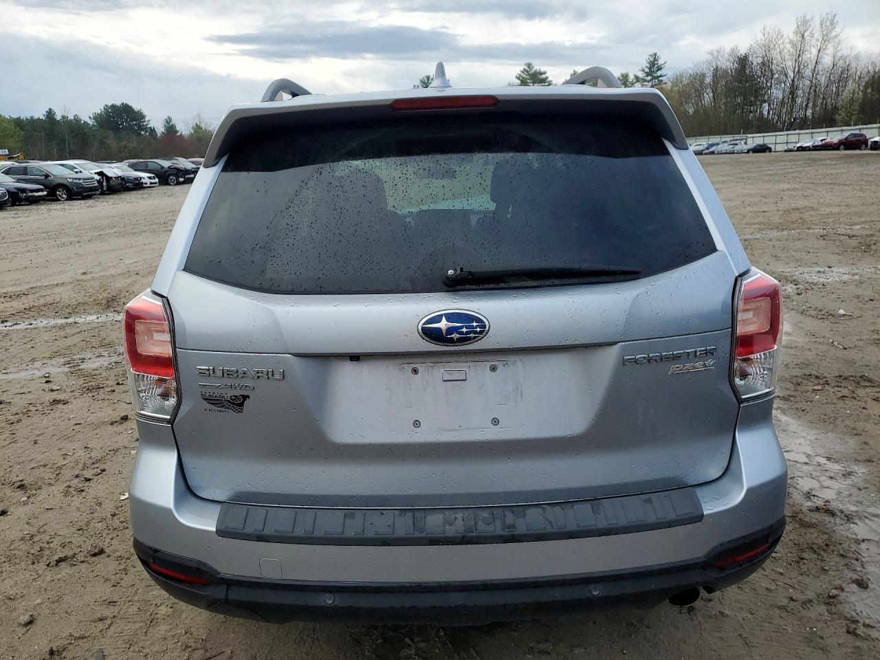 2017 Subaru Forester 2.5i Limited Silver vin: JF2SJARC1HH515807