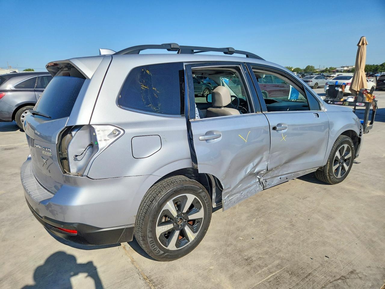 2017 Subaru Forester 2.5i Limited Silver vin: JF2SJARC1HH803374