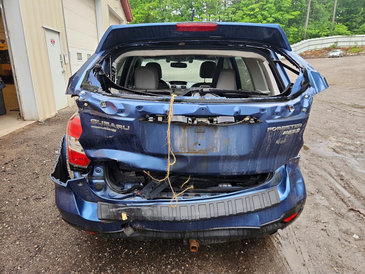 2015 Subaru Forester 2.5i Limited Blue vin: JF2SJARC2FH425434