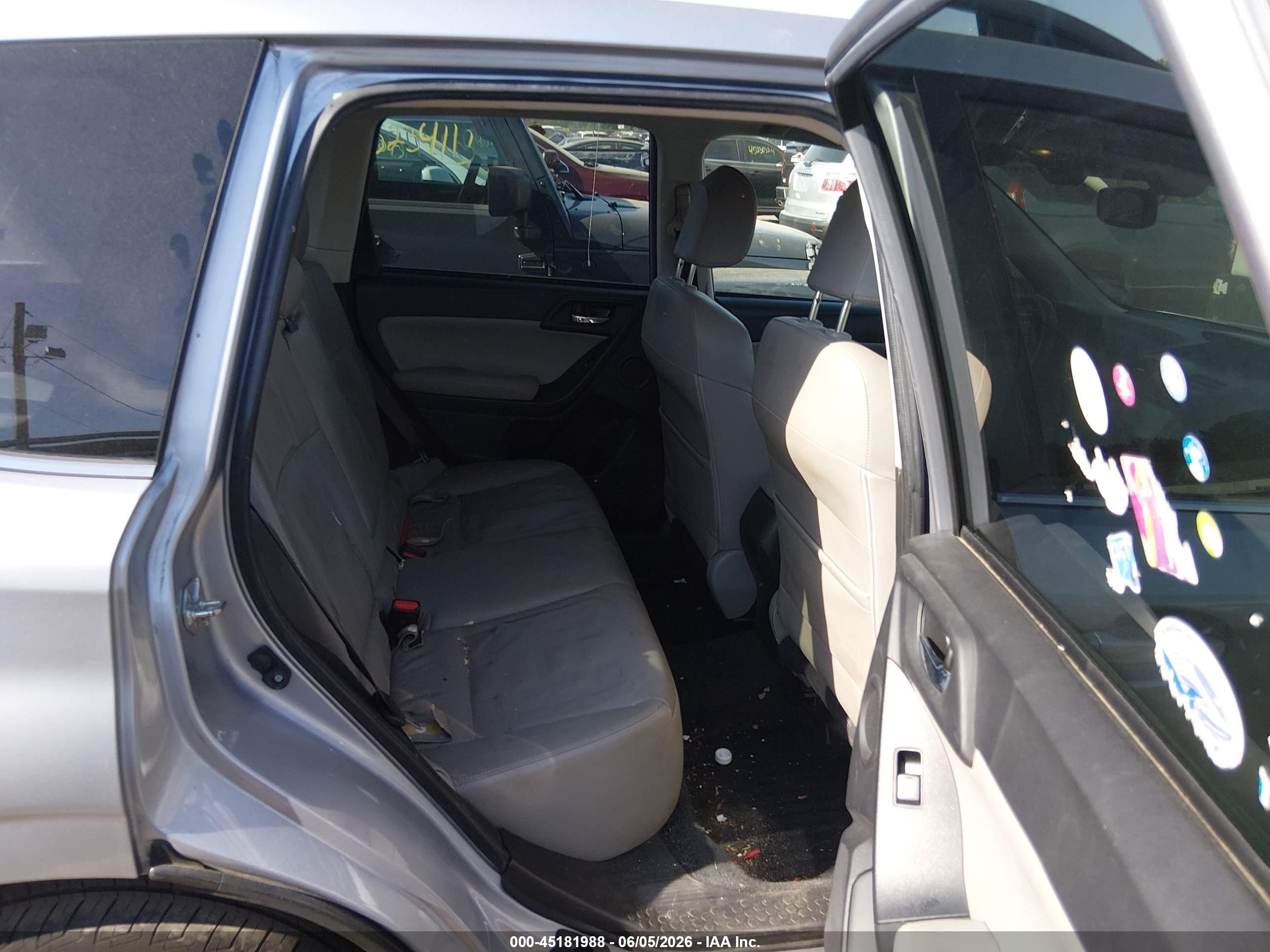 2015 Subaru Forester 2.5i Limited Silver vin: JF2SJARC3FH842061