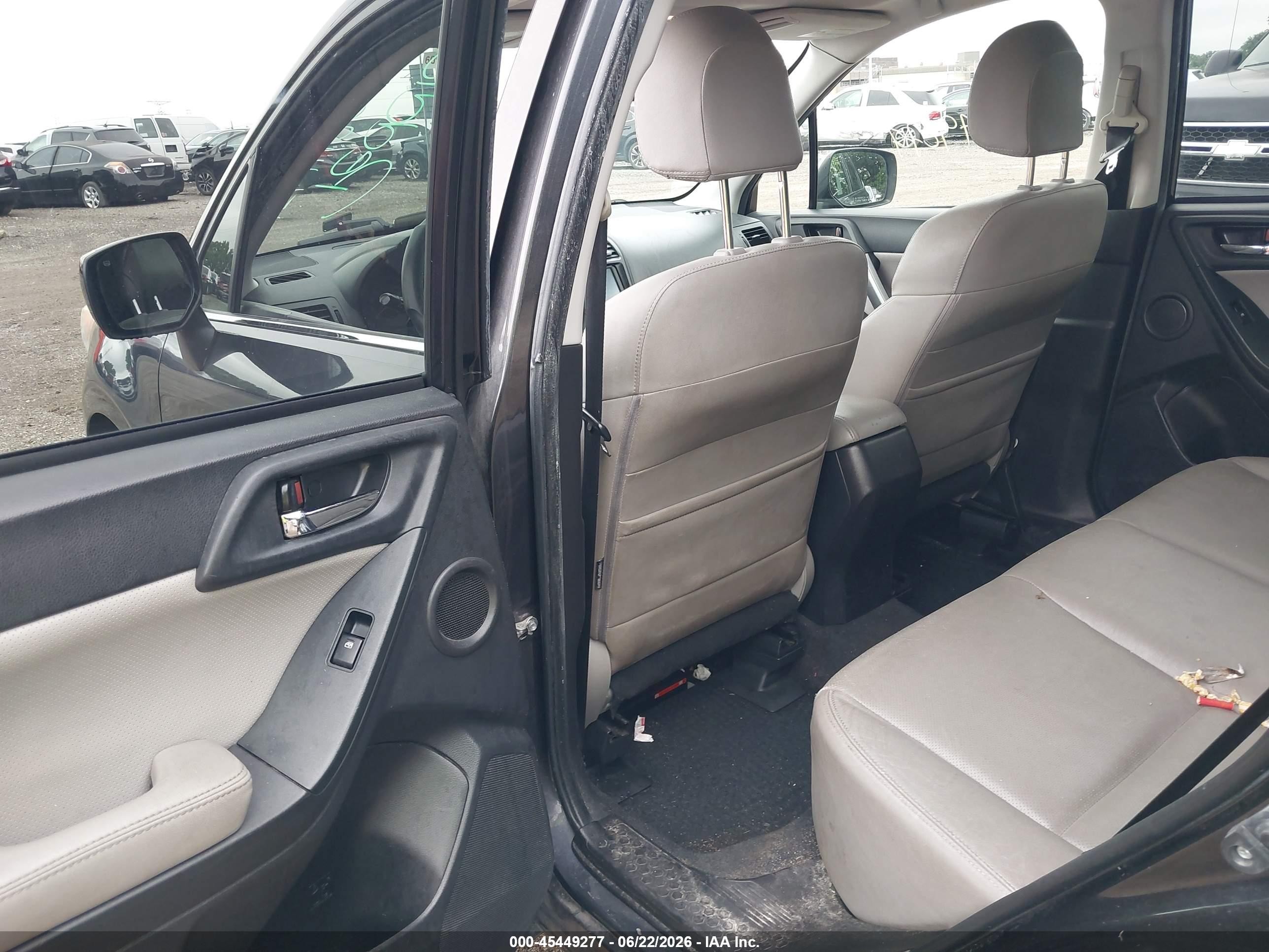 2015 Subaru Forester 2.5i Limited Золотой vin: JF2SJARC8FH521598