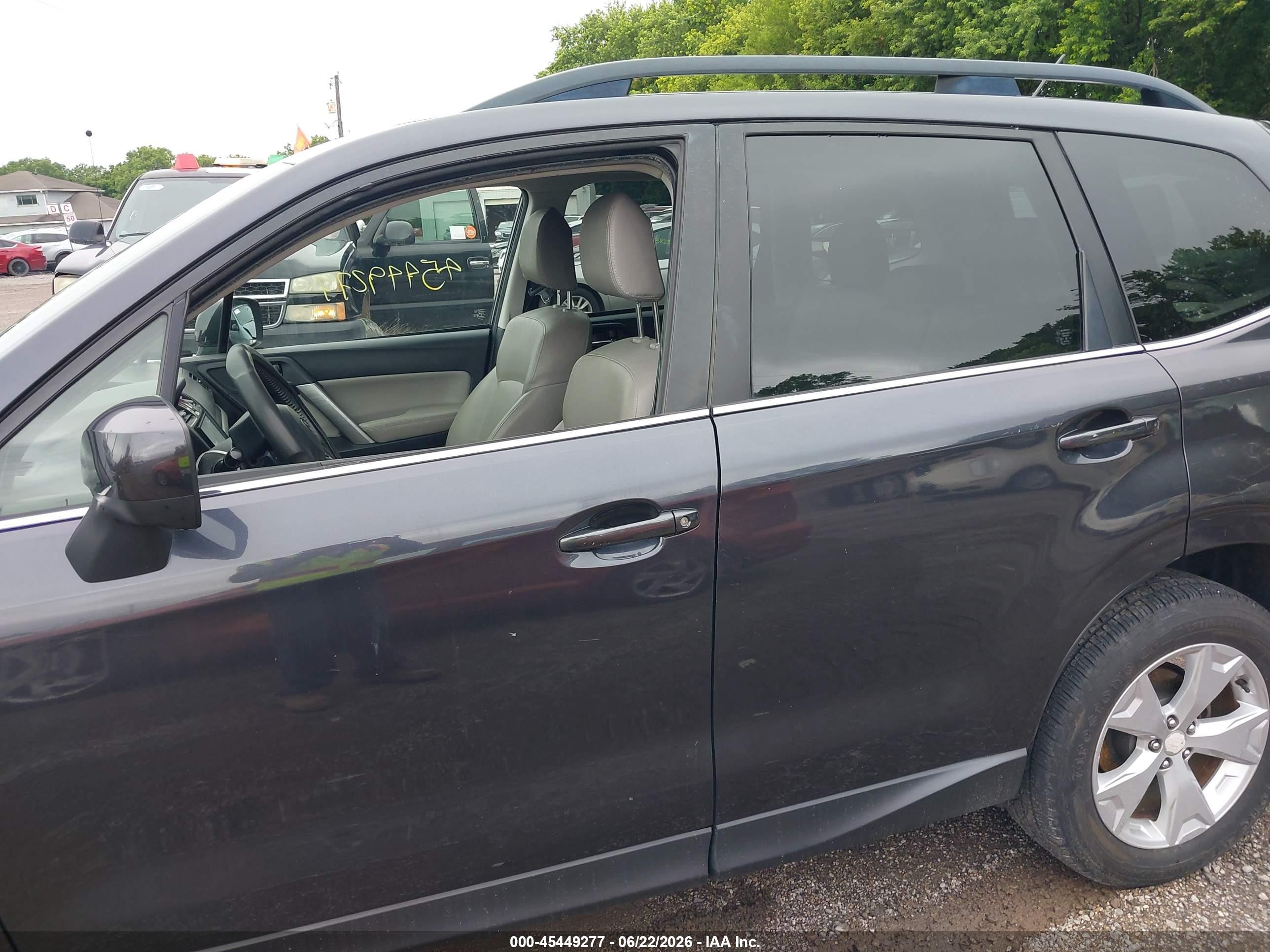 2015 Subaru Forester 2.5i Limited Золотой vin: JF2SJARC8FH521598