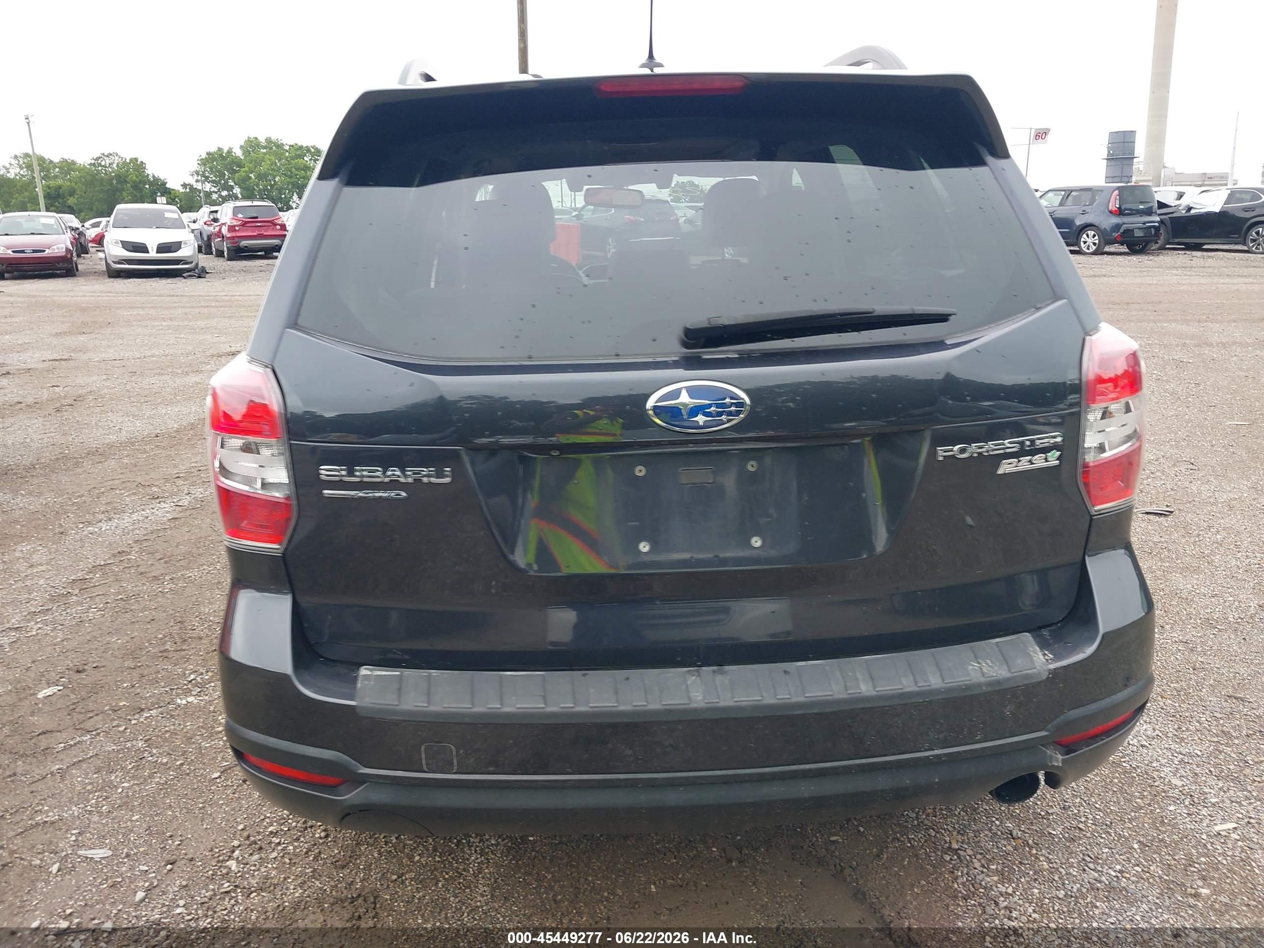 2015 Subaru Forester 2.5i Limited Золотой vin: JF2SJARC8FH521598