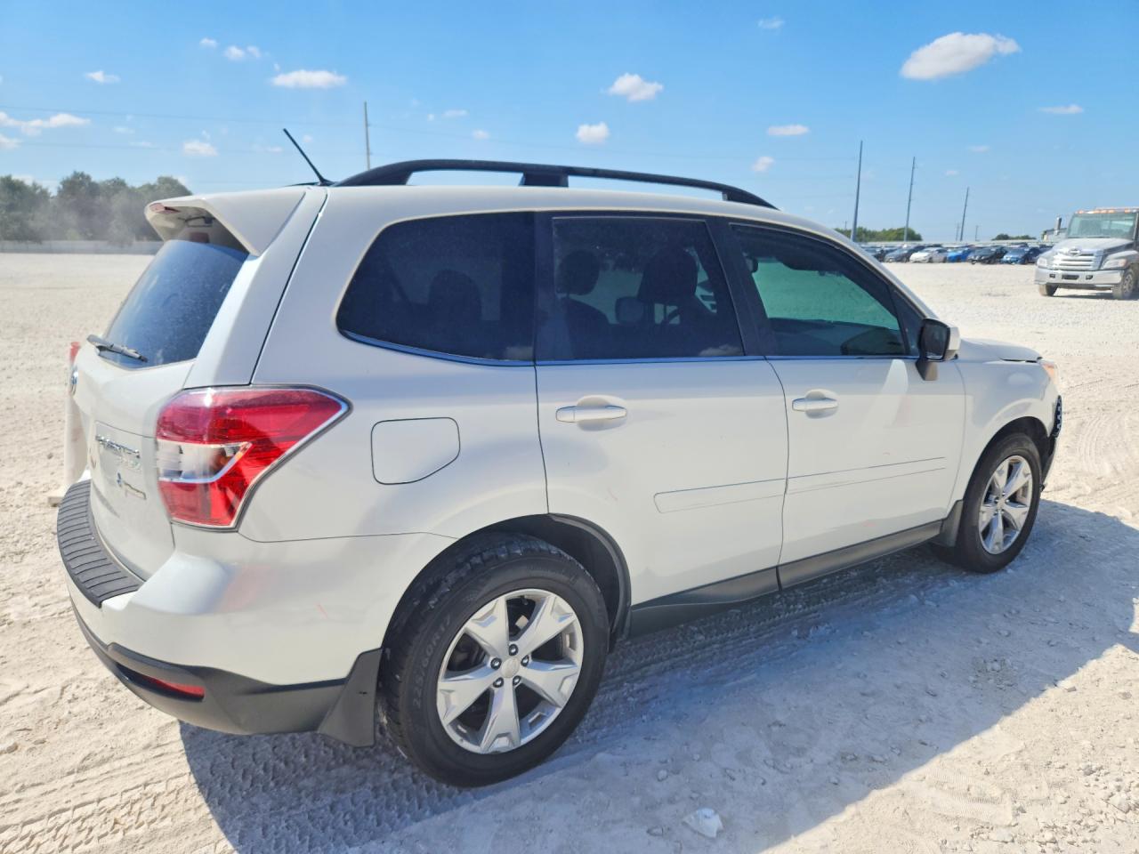 2015 Subaru Forester 2.5i Limited White vin: JF2SJARC8FH833324