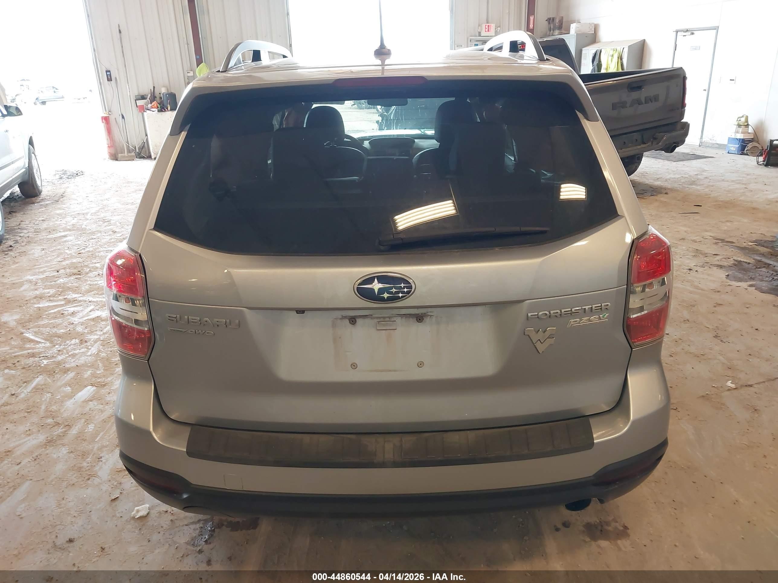 2015 Subaru Forester 2.5i Limited Серебряный vin: JF2SJARC9FH835227