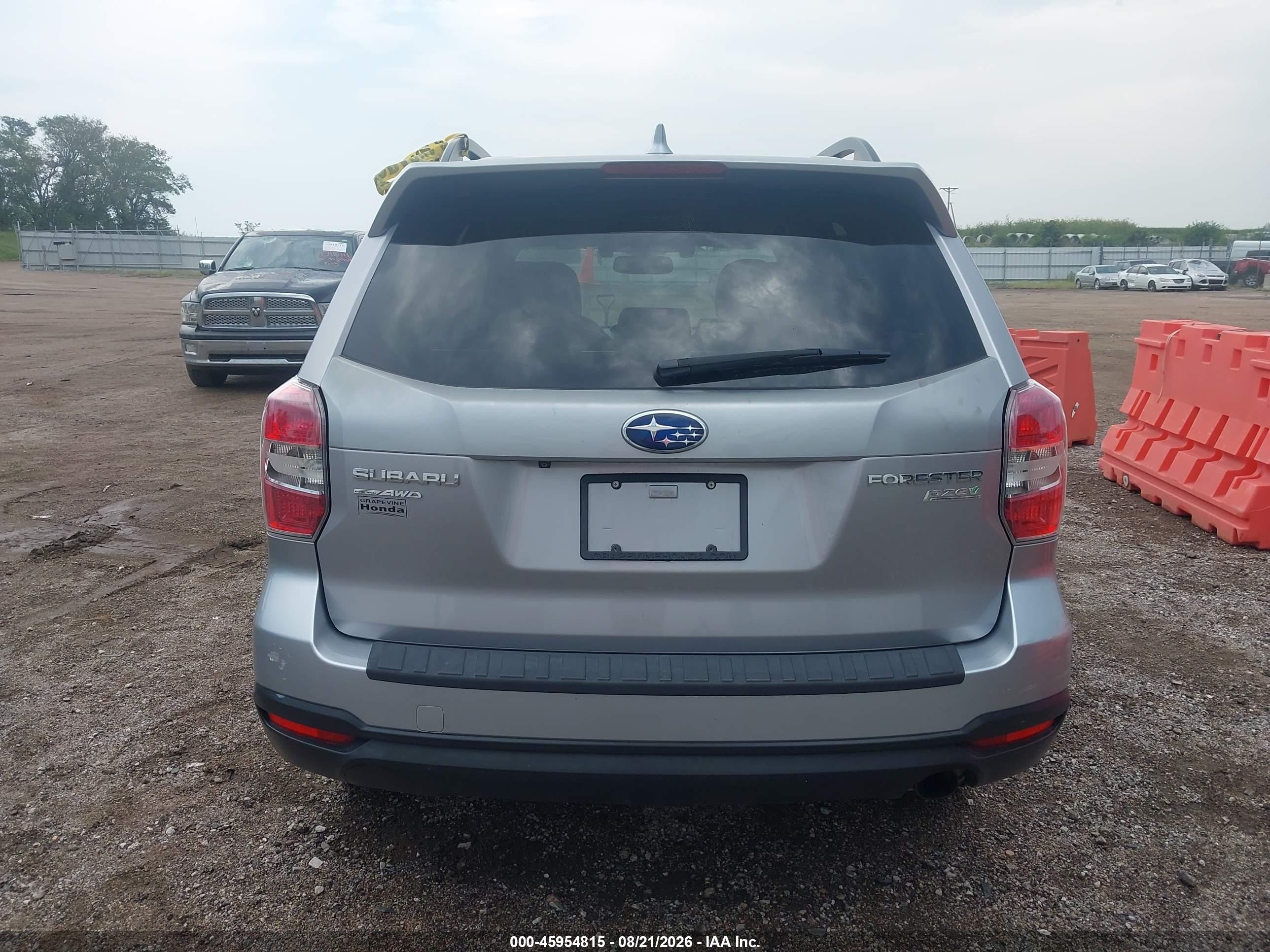 2016 Subaru Forester 2.5i Limited Silver vin: JF2SJARC9GH405313
