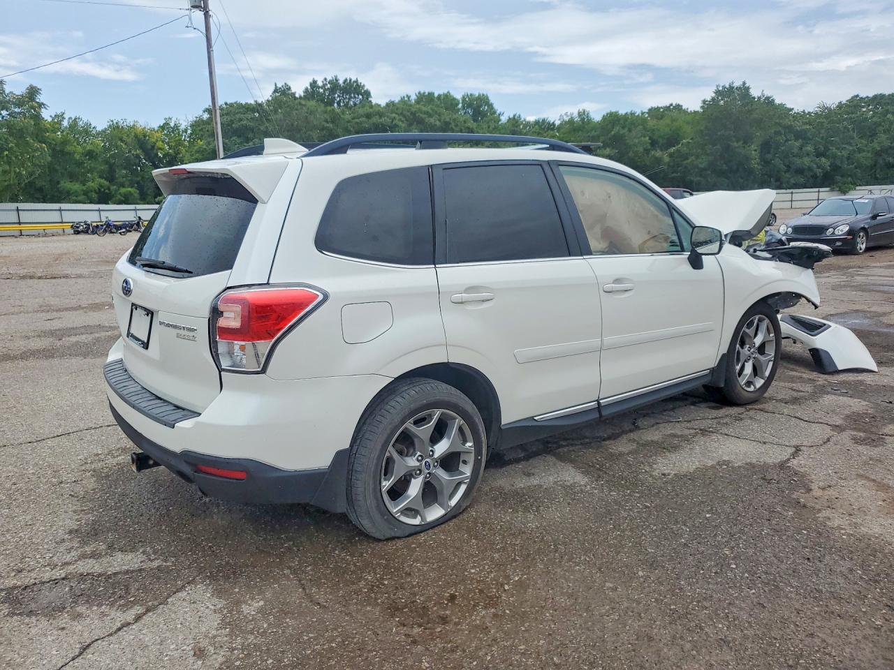 2017 Subaru Forester 2.5i Touring Белый vin: JF2SJATC0HH448349