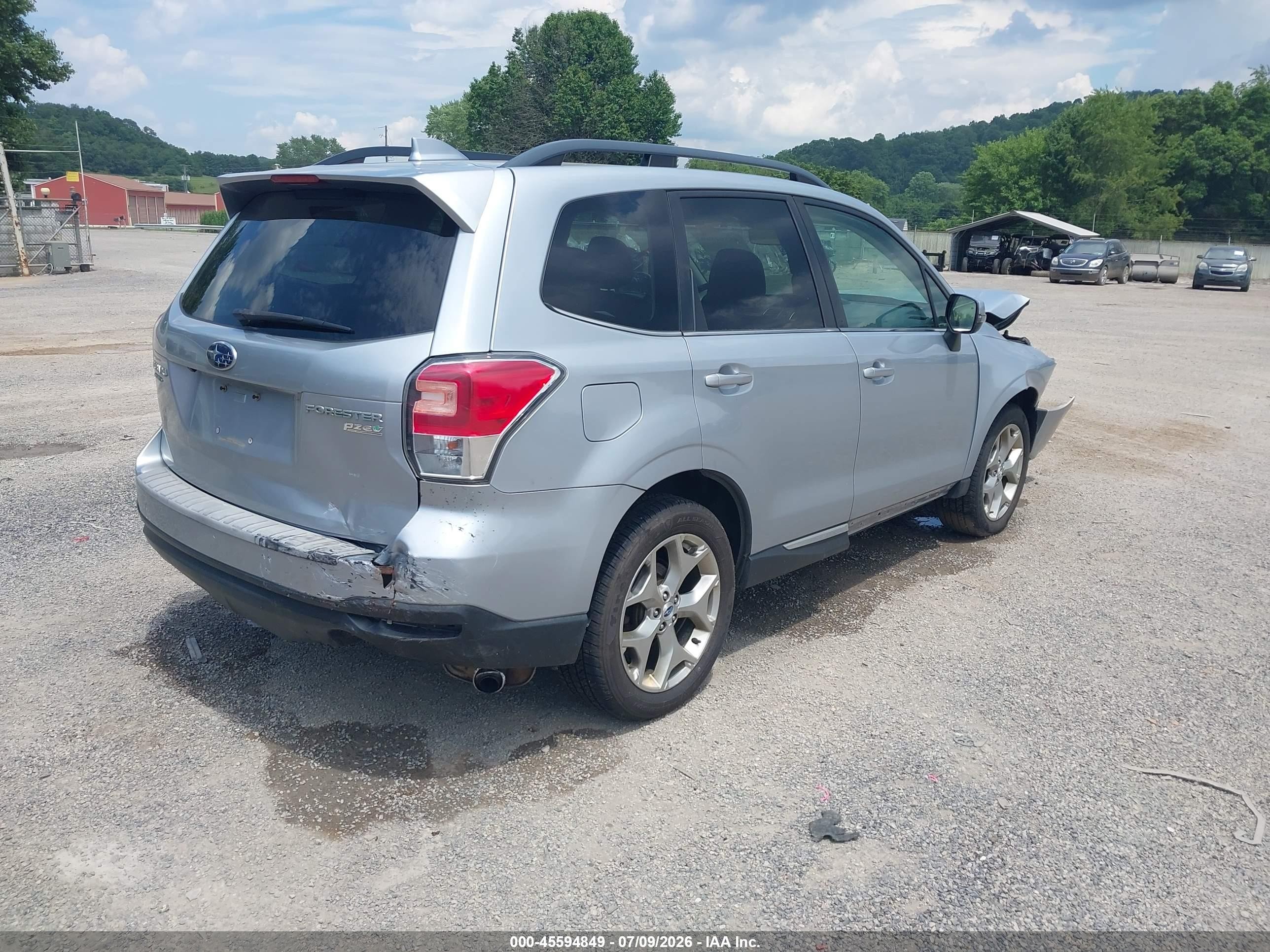 2017 Subaru Forester 2.5i Touring Silver vin: JF2SJATC9HH587900