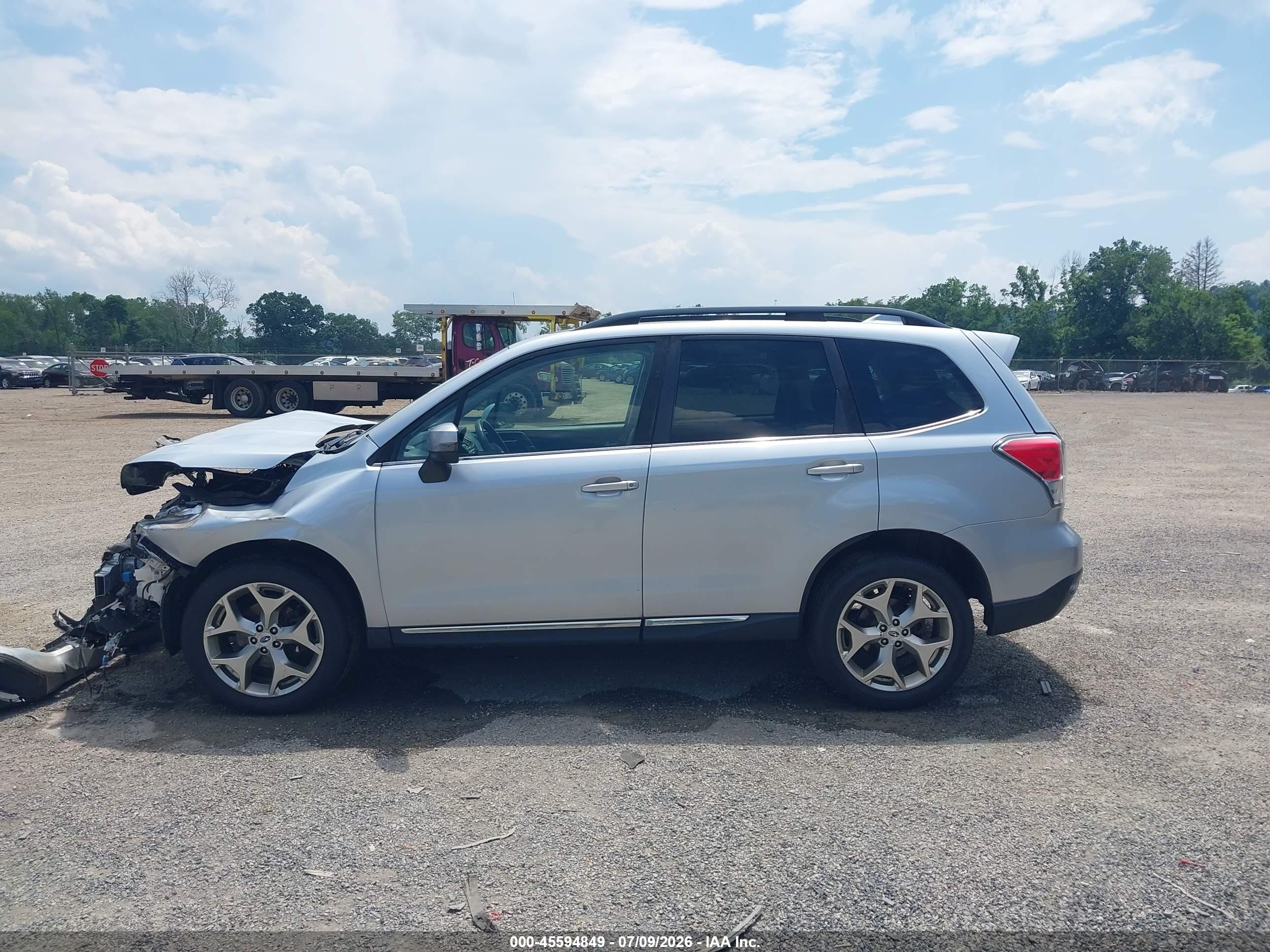 2017 Subaru Forester 2.5i Touring Silver vin: JF2SJATC9HH587900