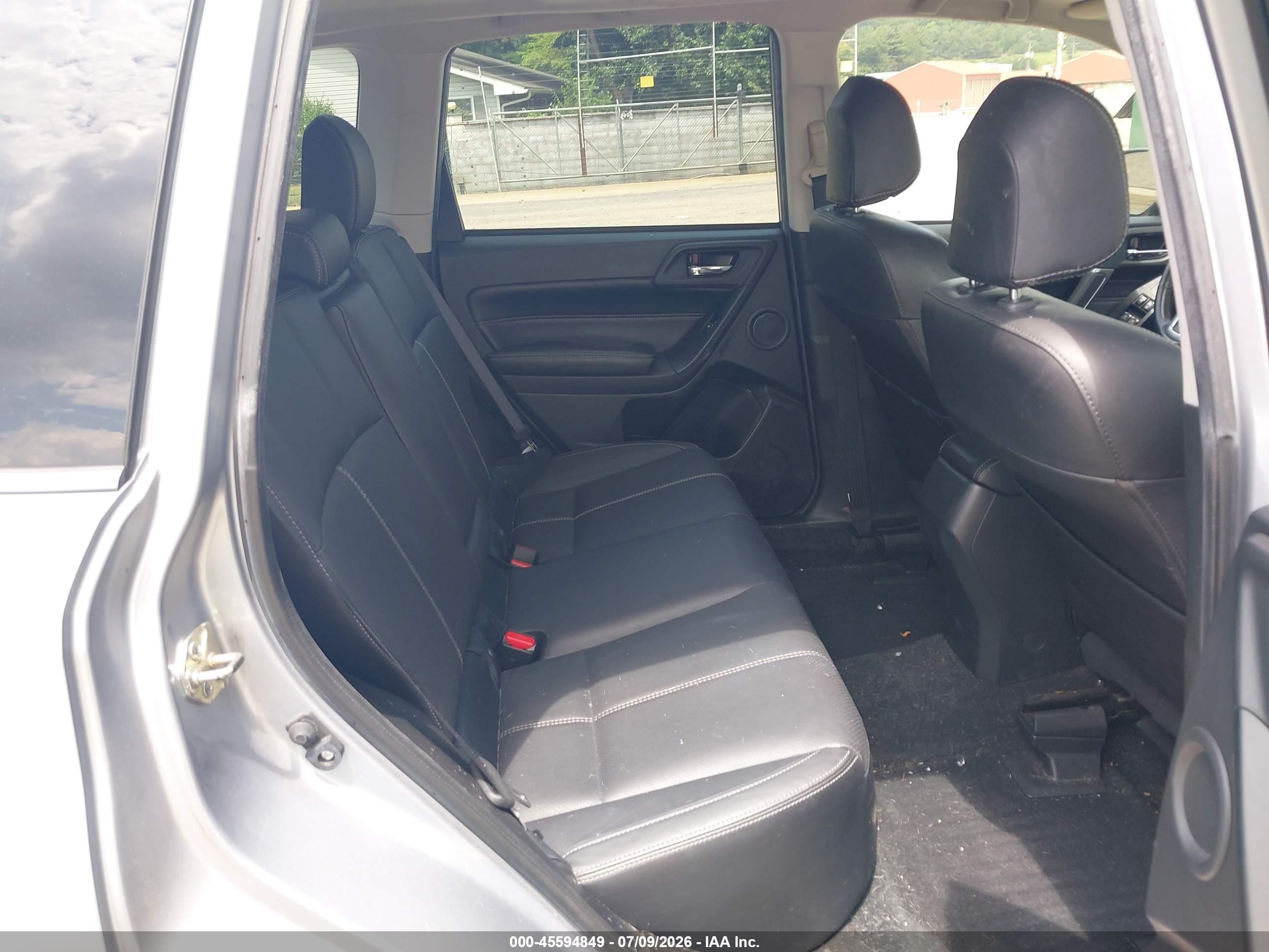 2017 Subaru Forester 2.5i Touring Silver vin: JF2SJATC9HH587900