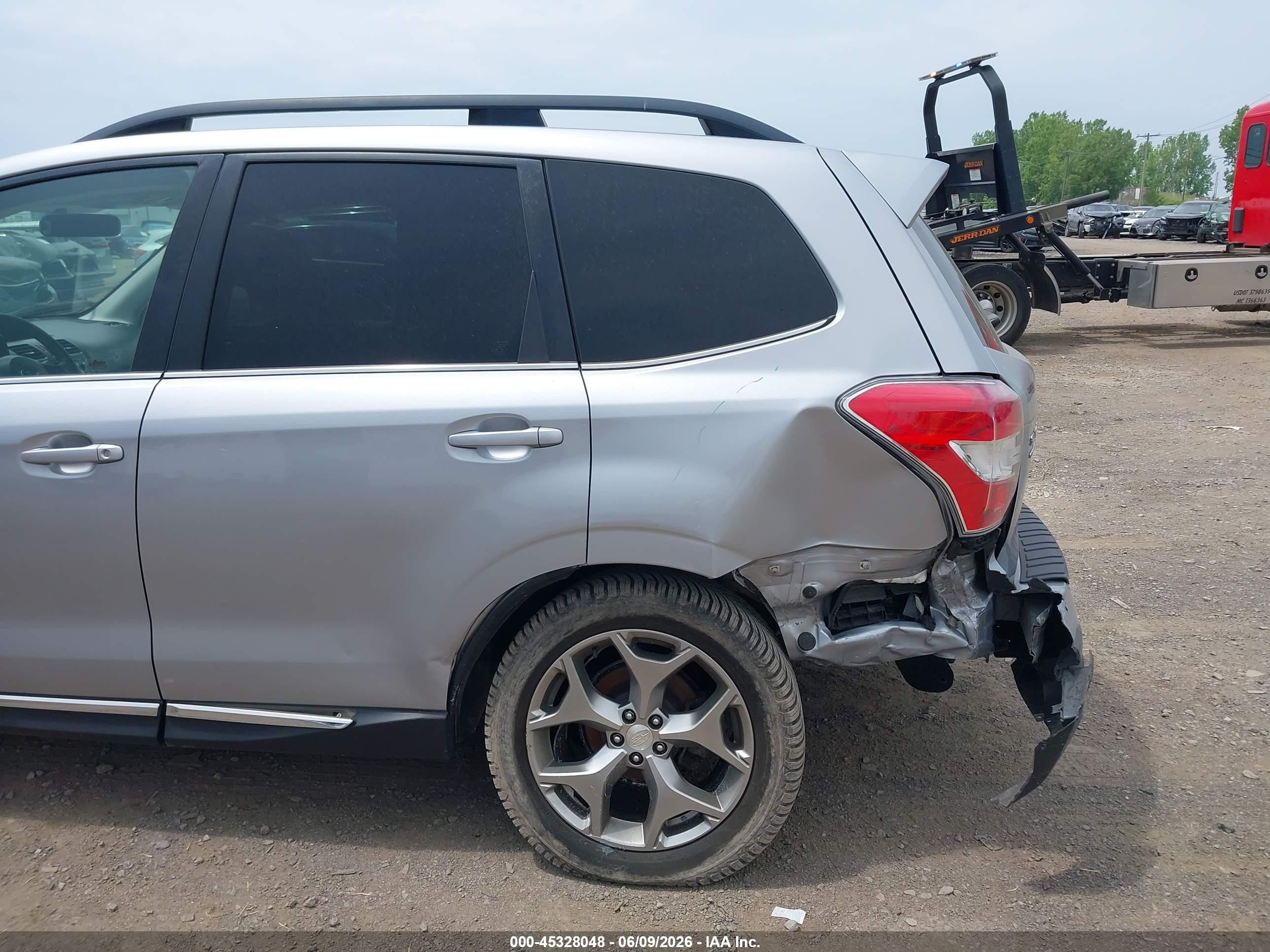 2015 Subaru Forester 2.5i Touring Silver vin: JF2SJAUC3FH463519