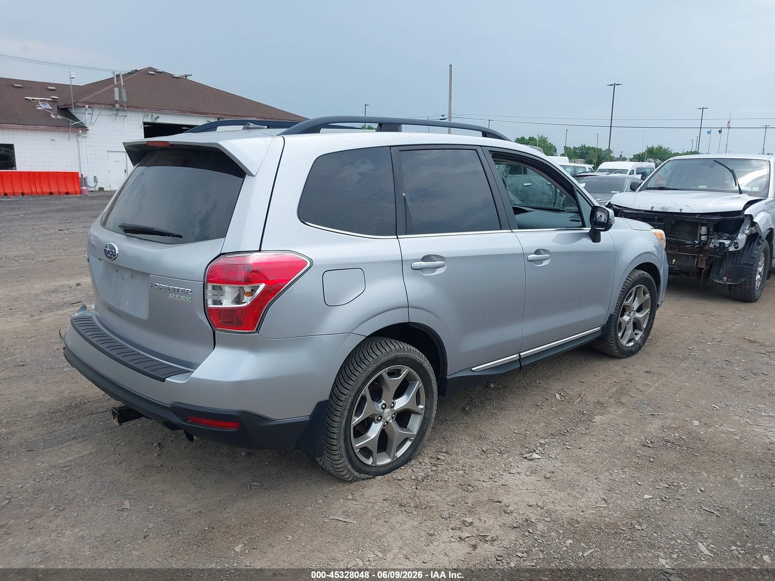 2015 Subaru Forester 2.5i Touring Silver vin: JF2SJAUC3FH463519