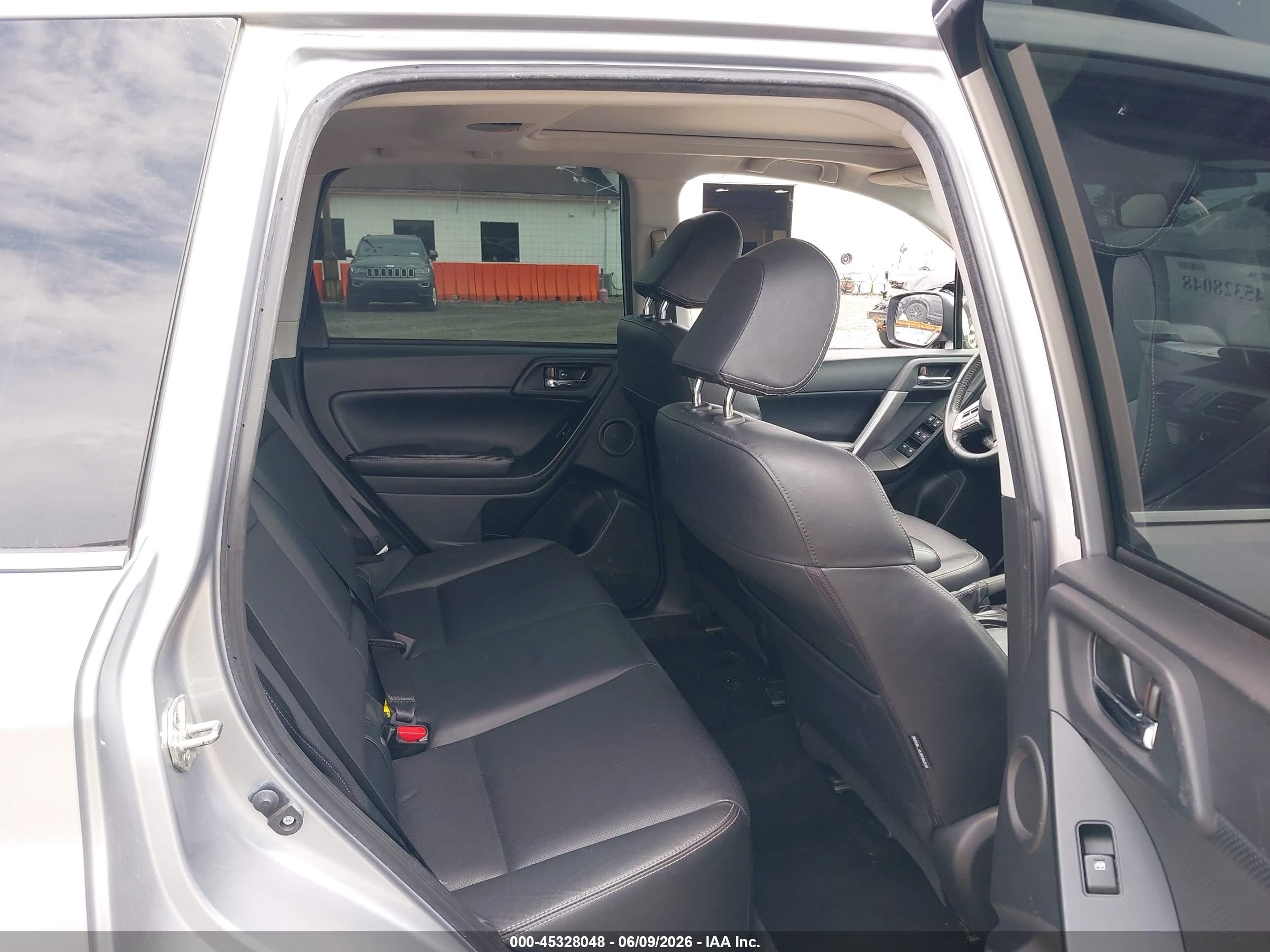 2015 Subaru Forester 2.5i Touring Silver vin: JF2SJAUC3FH463519