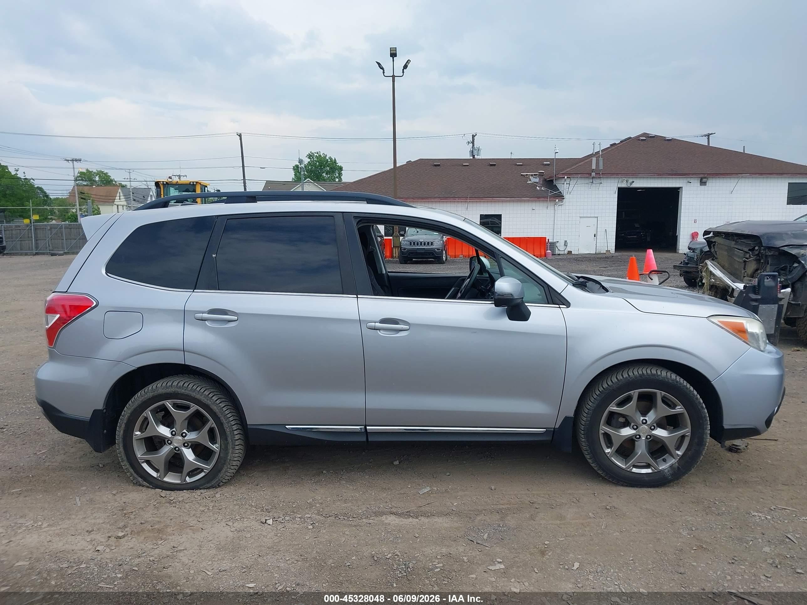 2015 Subaru Forester 2.5i Touring Silver vin: JF2SJAUC3FH463519