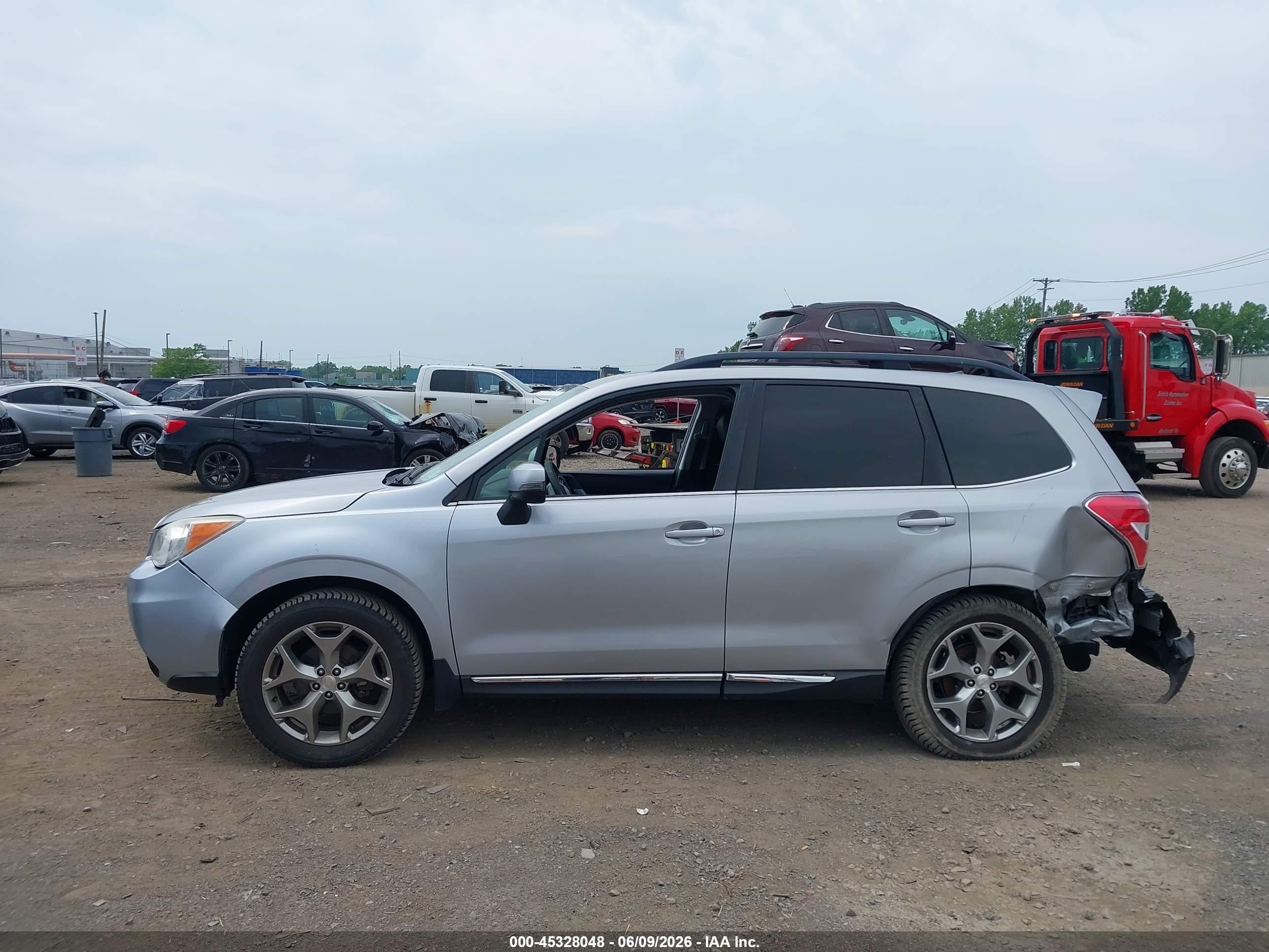 2015 Subaru Forester 2.5i Touring Silver vin: JF2SJAUC3FH463519