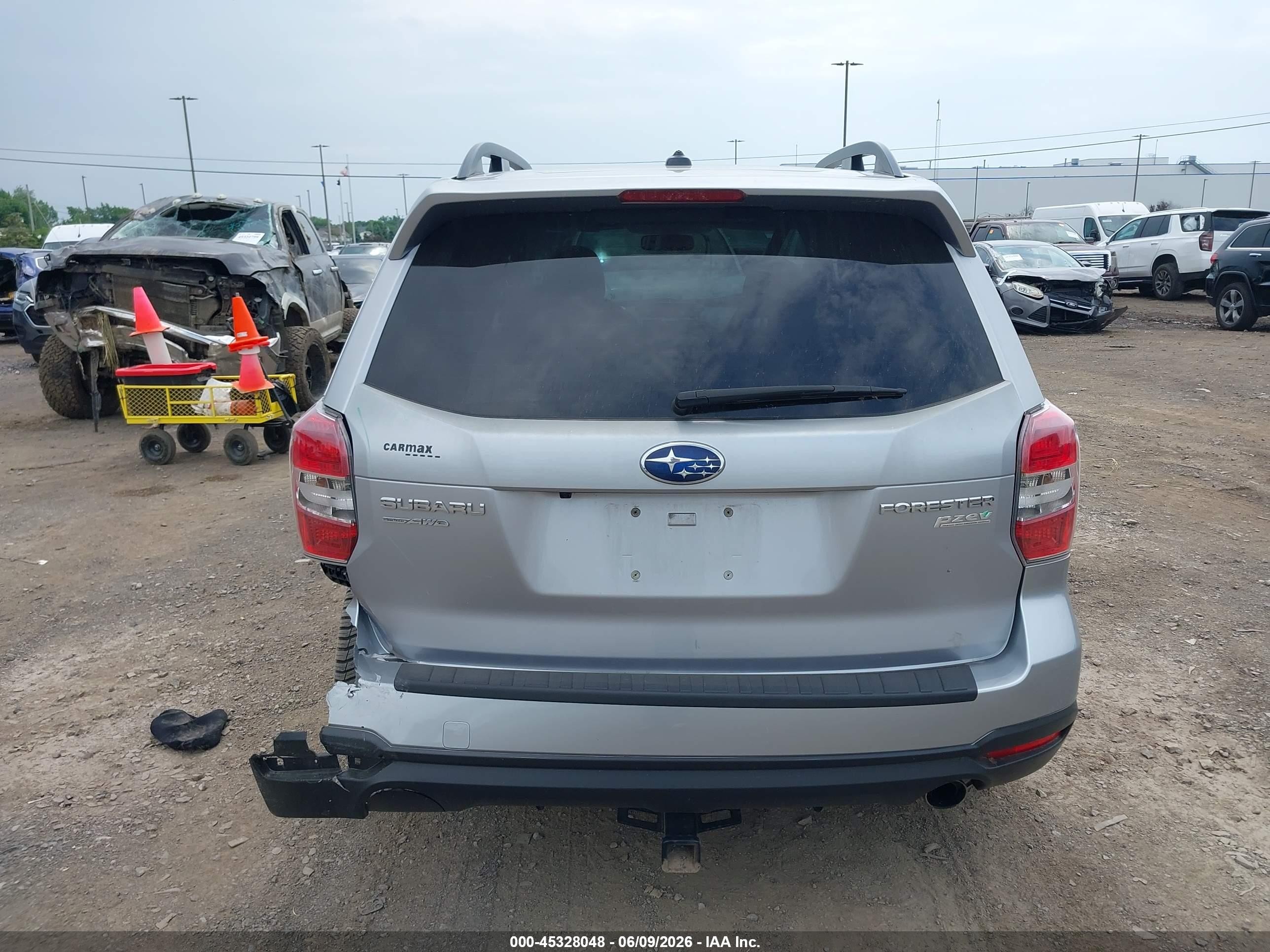 2015 Subaru Forester 2.5i Touring Silver vin: JF2SJAUC3FH463519