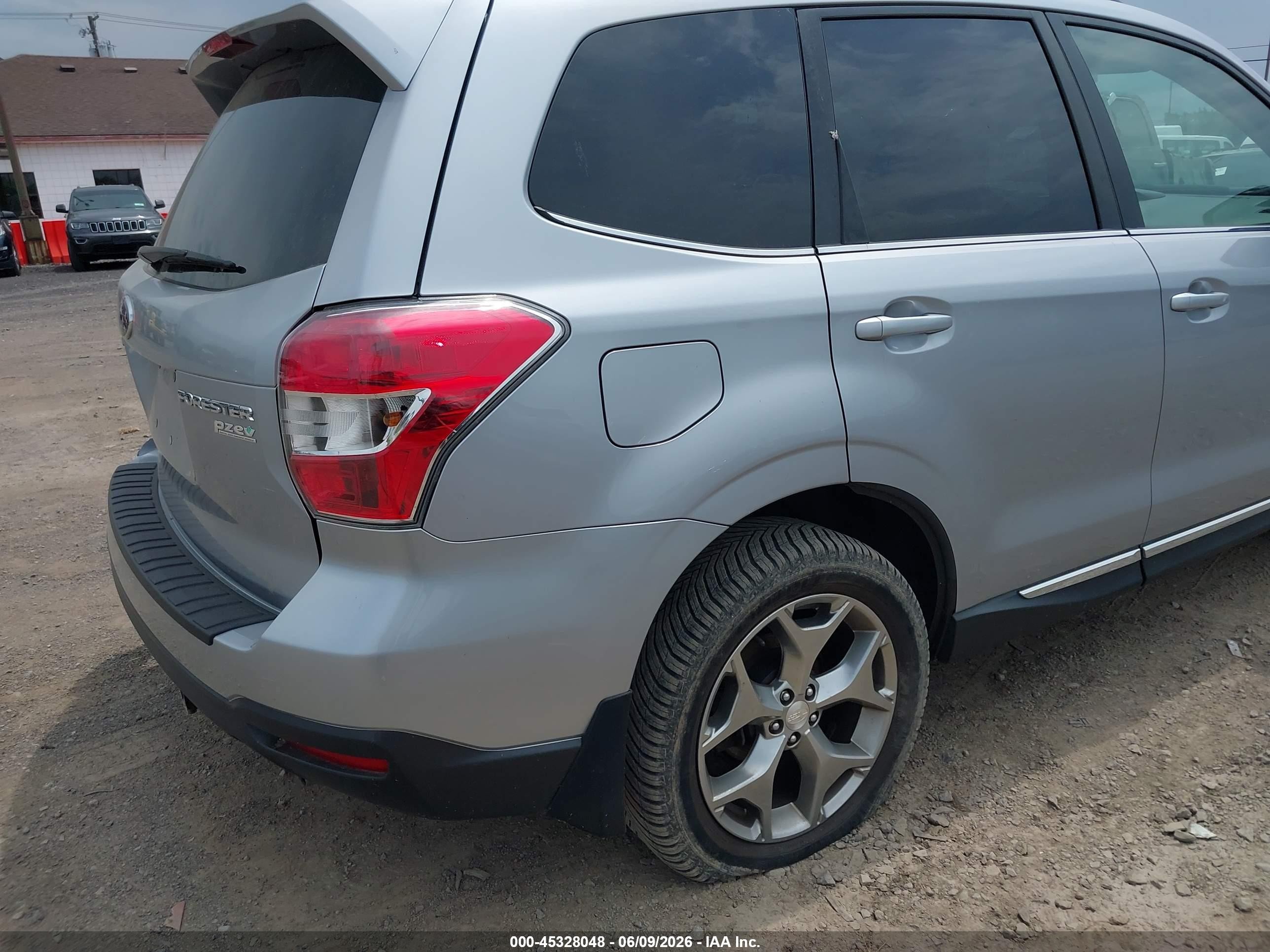 2015 Subaru Forester 2.5i Touring Silver vin: JF2SJAUC3FH463519