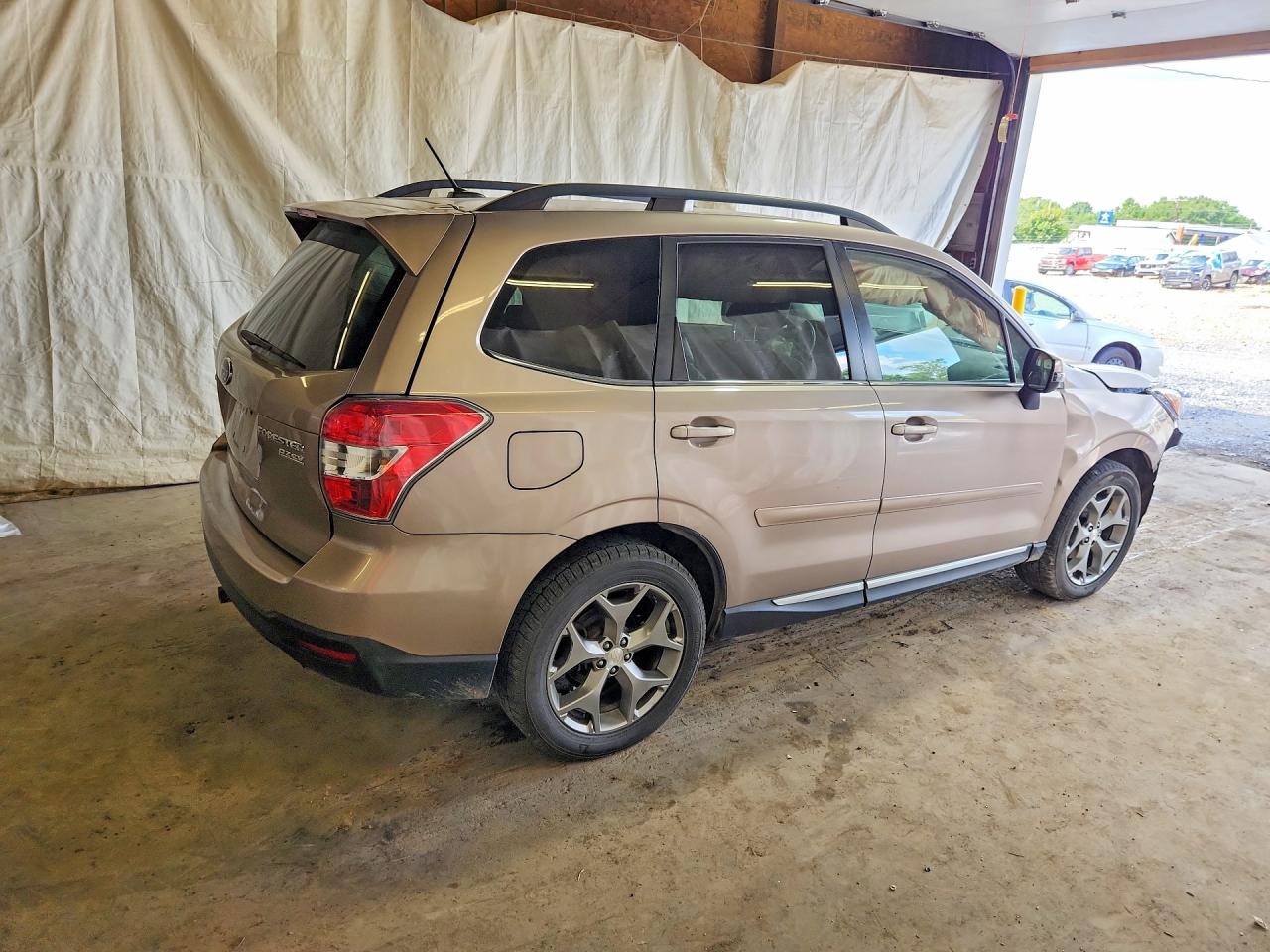 2015 Subaru Forester 2.5i Touring Золотой vin: JF2SJAUC3FH500391