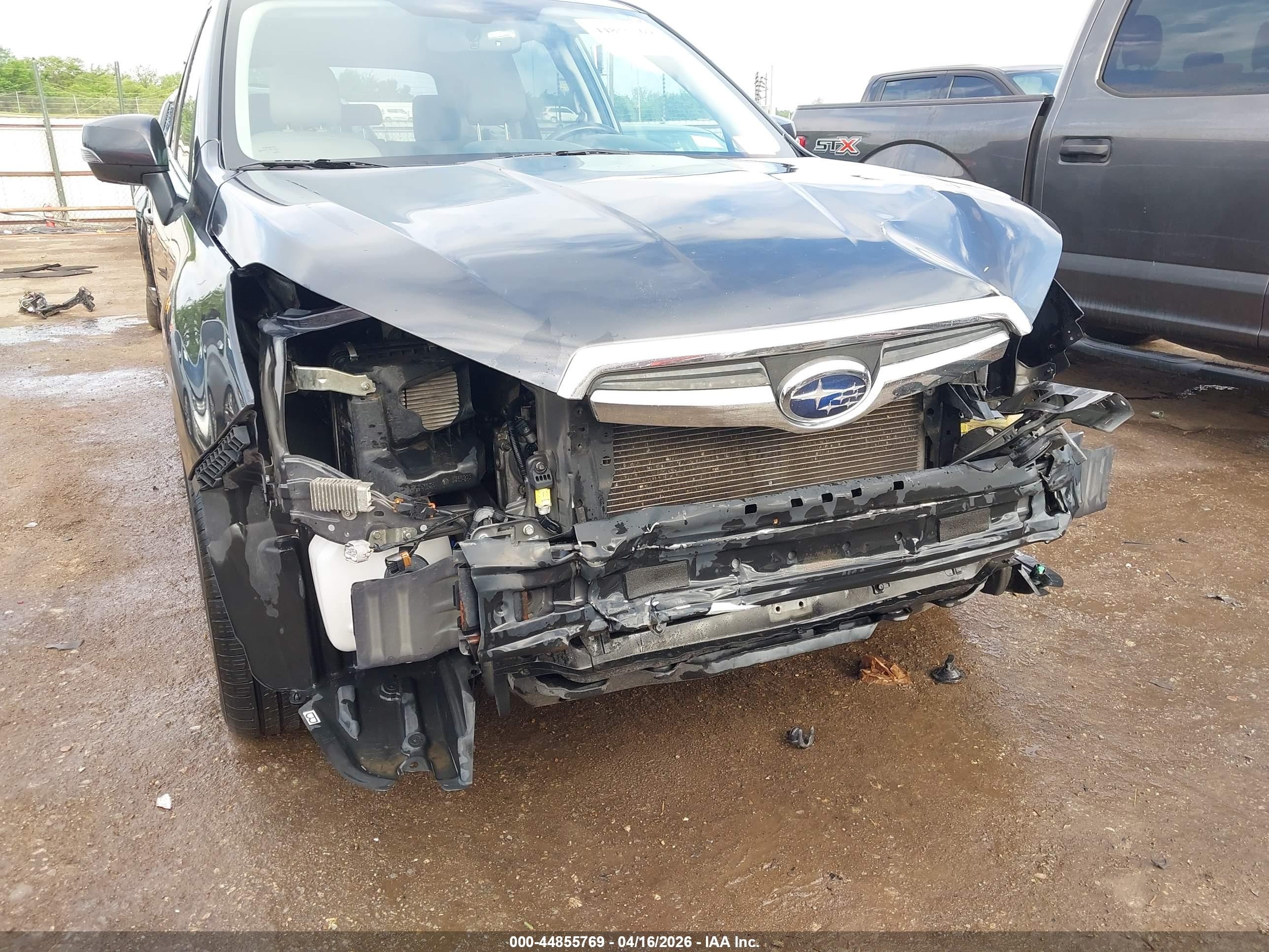2015 Subaru Forester 2.5i Touring Blue vin: JF2SJAUC4FH468499