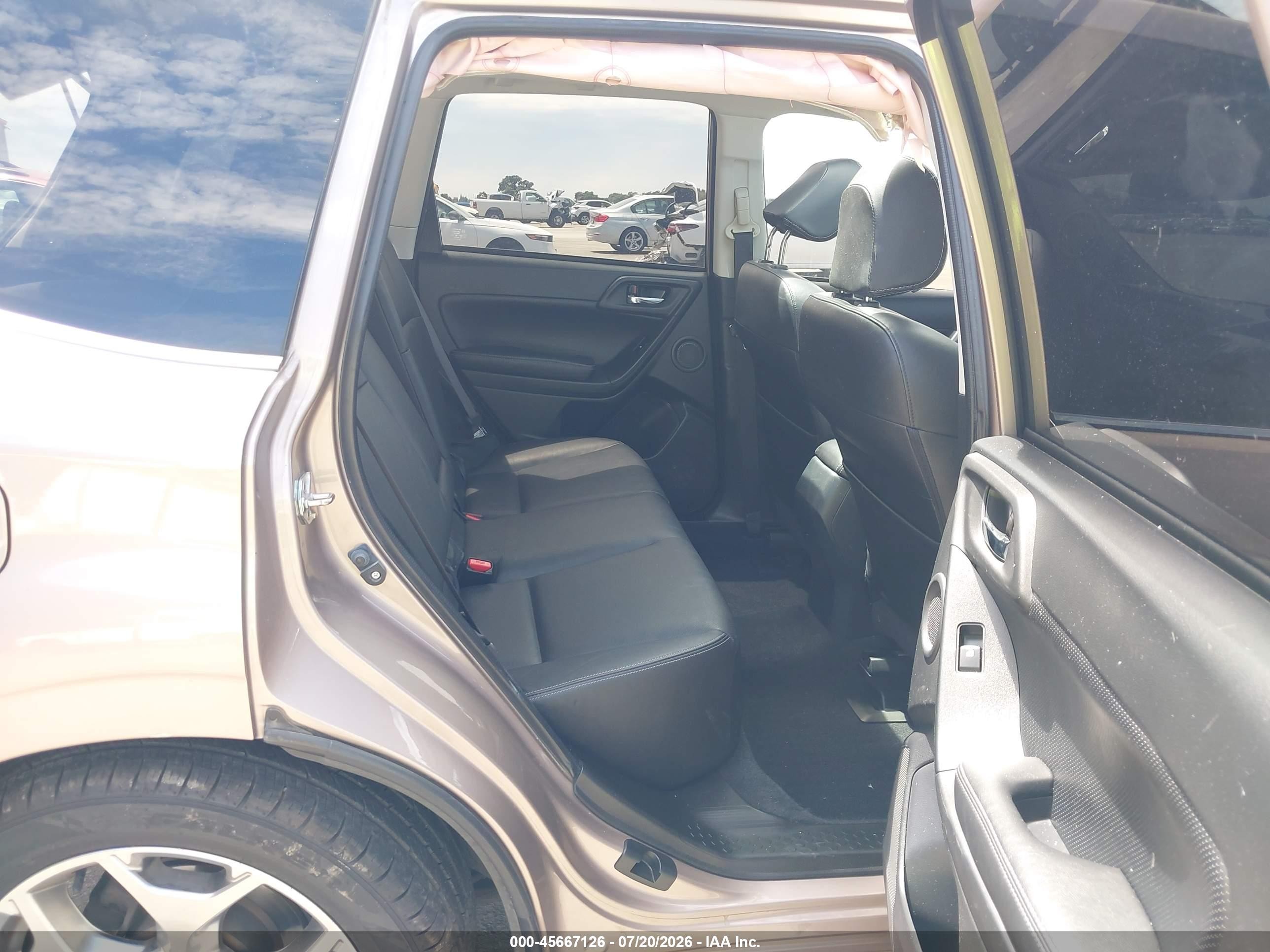 2015 Subaru Forester 2.5i Touring Tan vin: JF2SJAUC4FH569686
