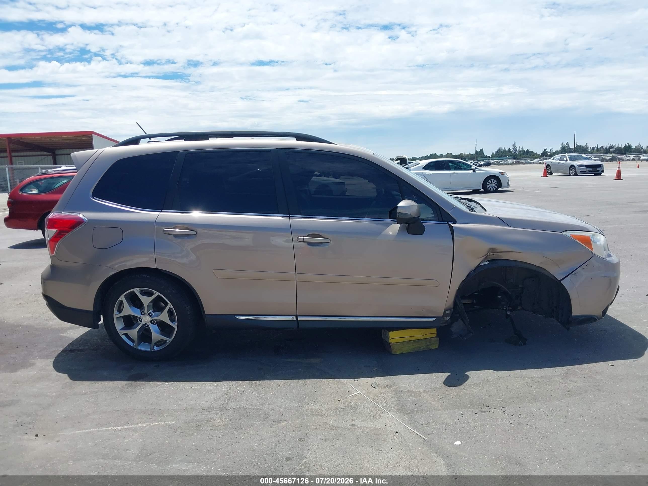 2015 Subaru Forester 2.5i Touring Tan vin: JF2SJAUC4FH569686