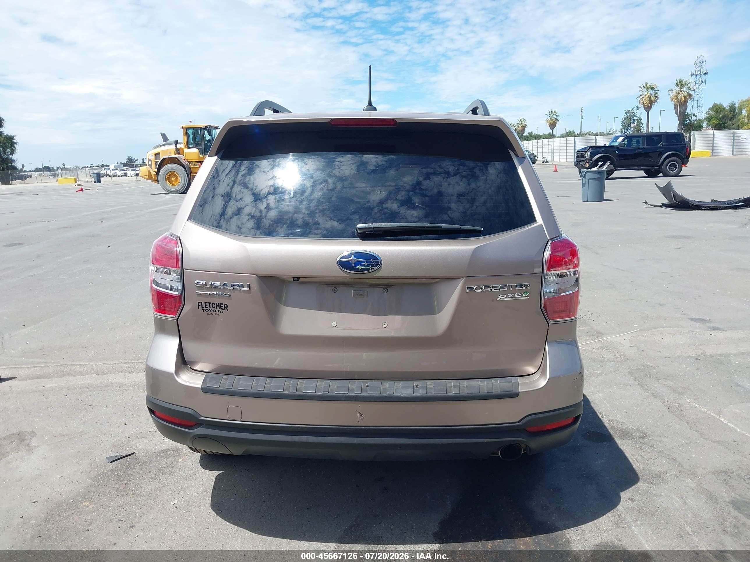 2015 Subaru Forester 2.5i Touring Tan vin: JF2SJAUC4FH569686