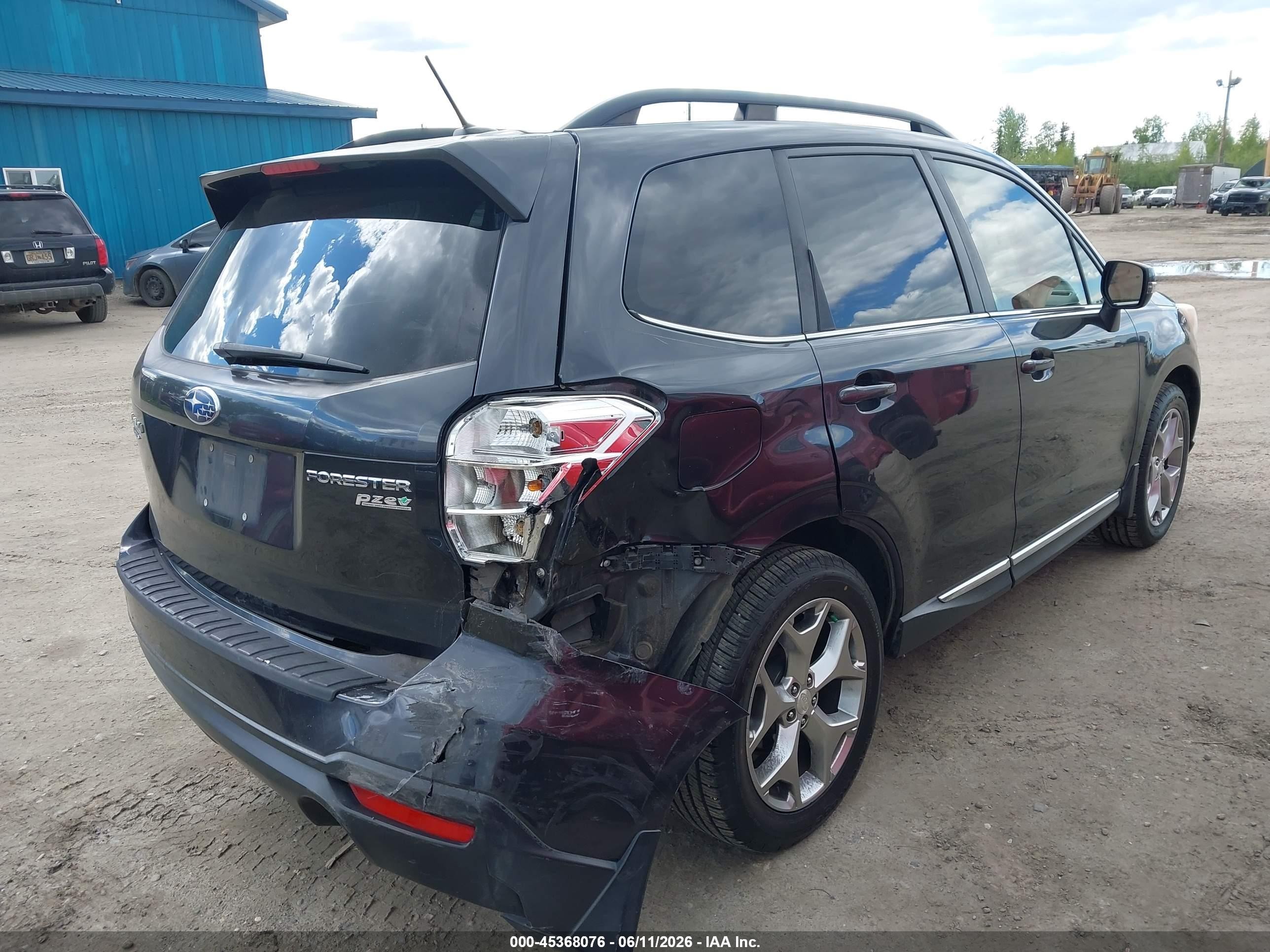 2015 Subaru Forester 2.5i Touring Gray vin: JF2SJAUC5FH411731