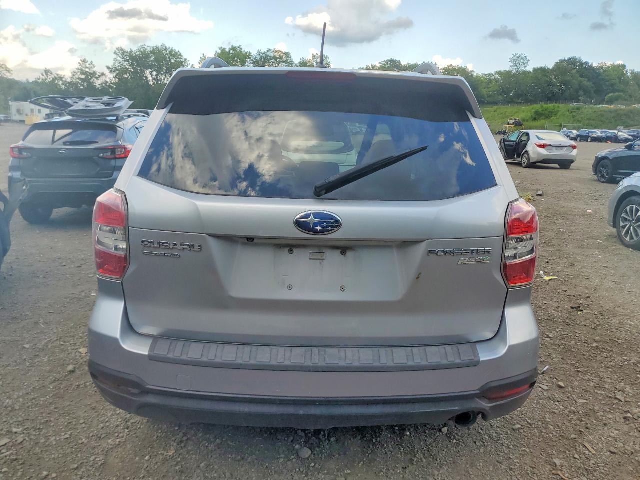 2015 Subaru Forester 2.5i Touring Silver vin: JF2SJAUC8FH436672