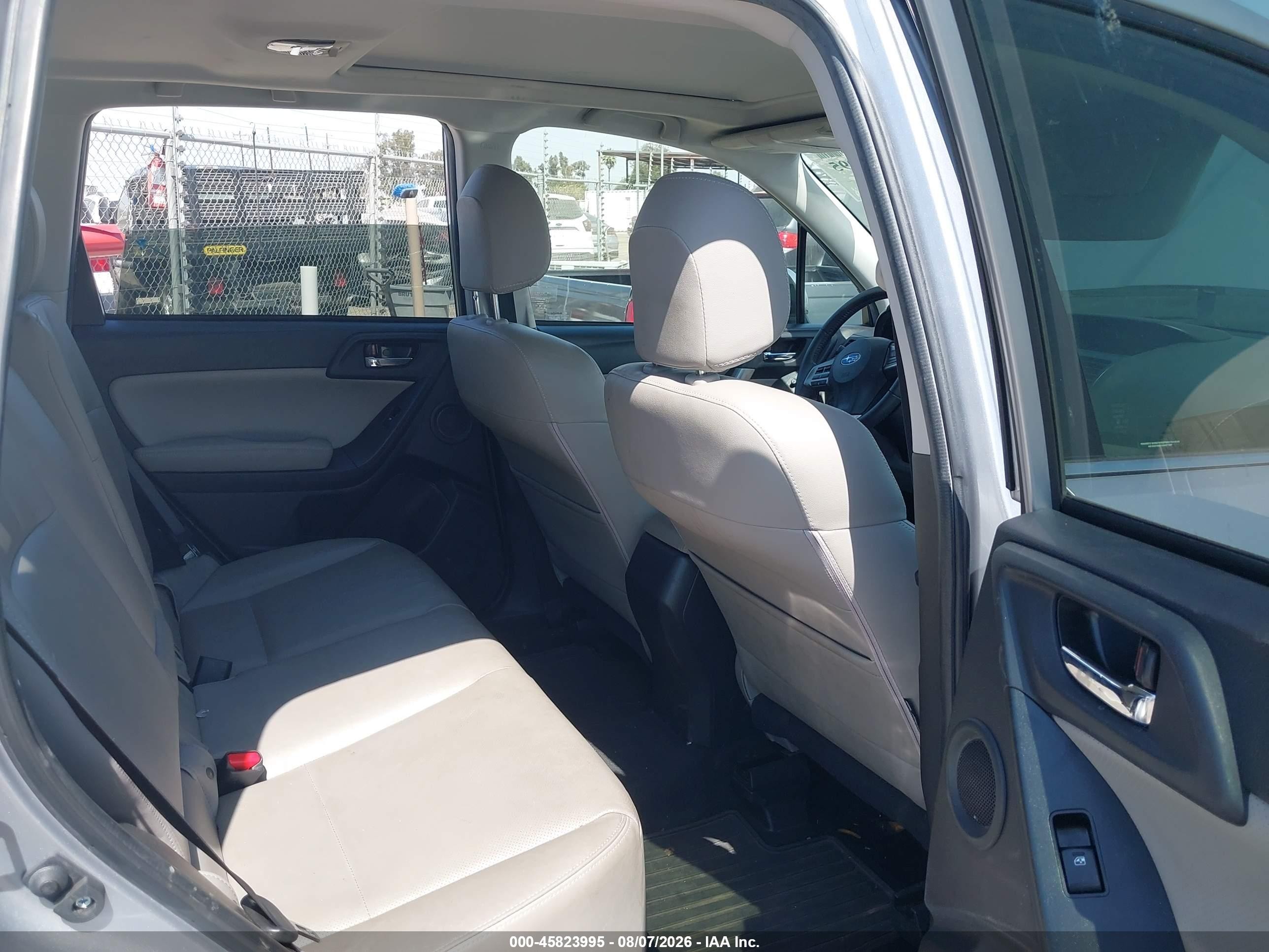 2015 Subaru Forester 2.5i Touring Silver vin: JF2SJAUC8FH812285