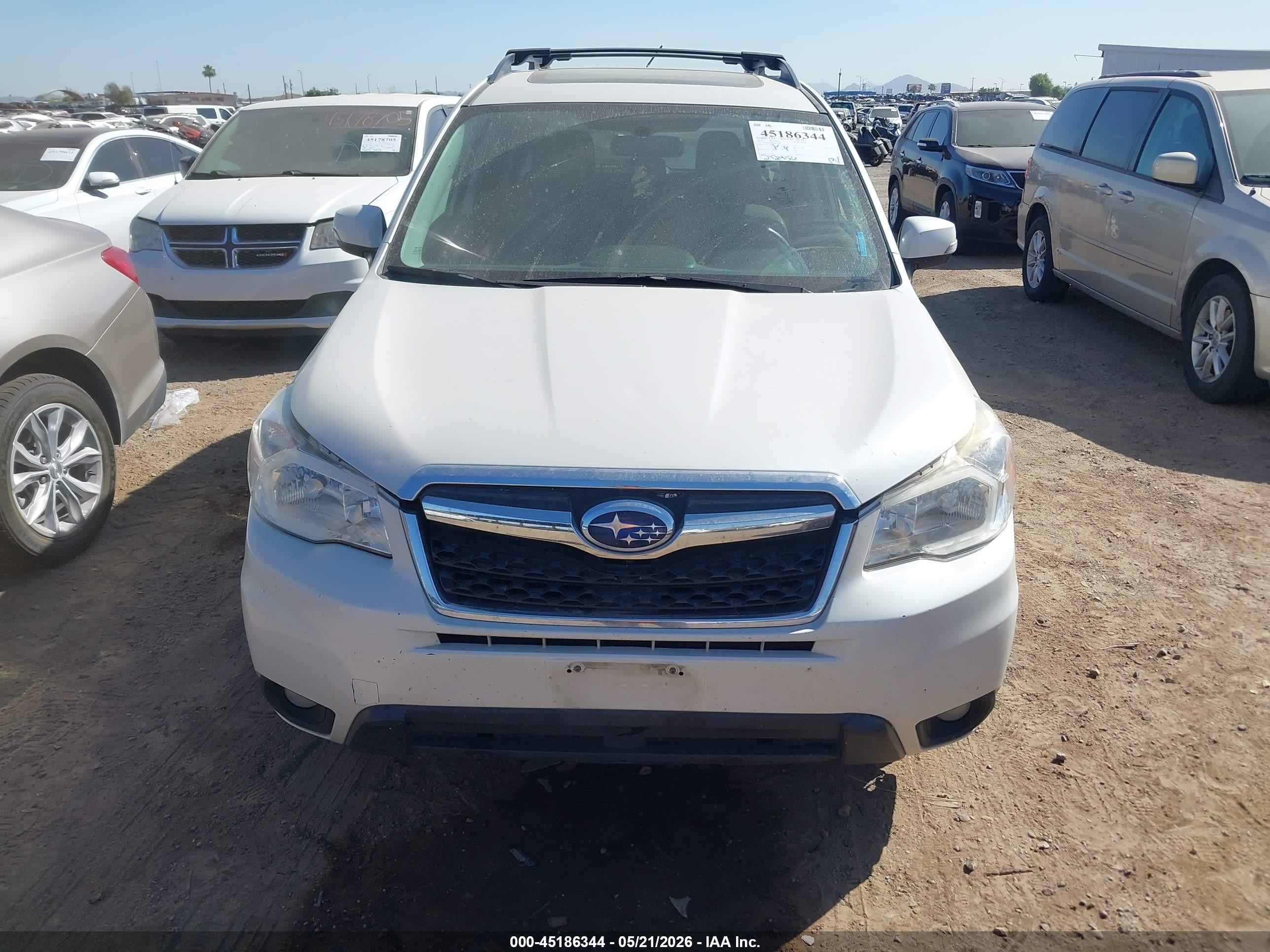 2015 Subaru Forester 2.5i Touring White vin: JF2SJAUCXFH841285