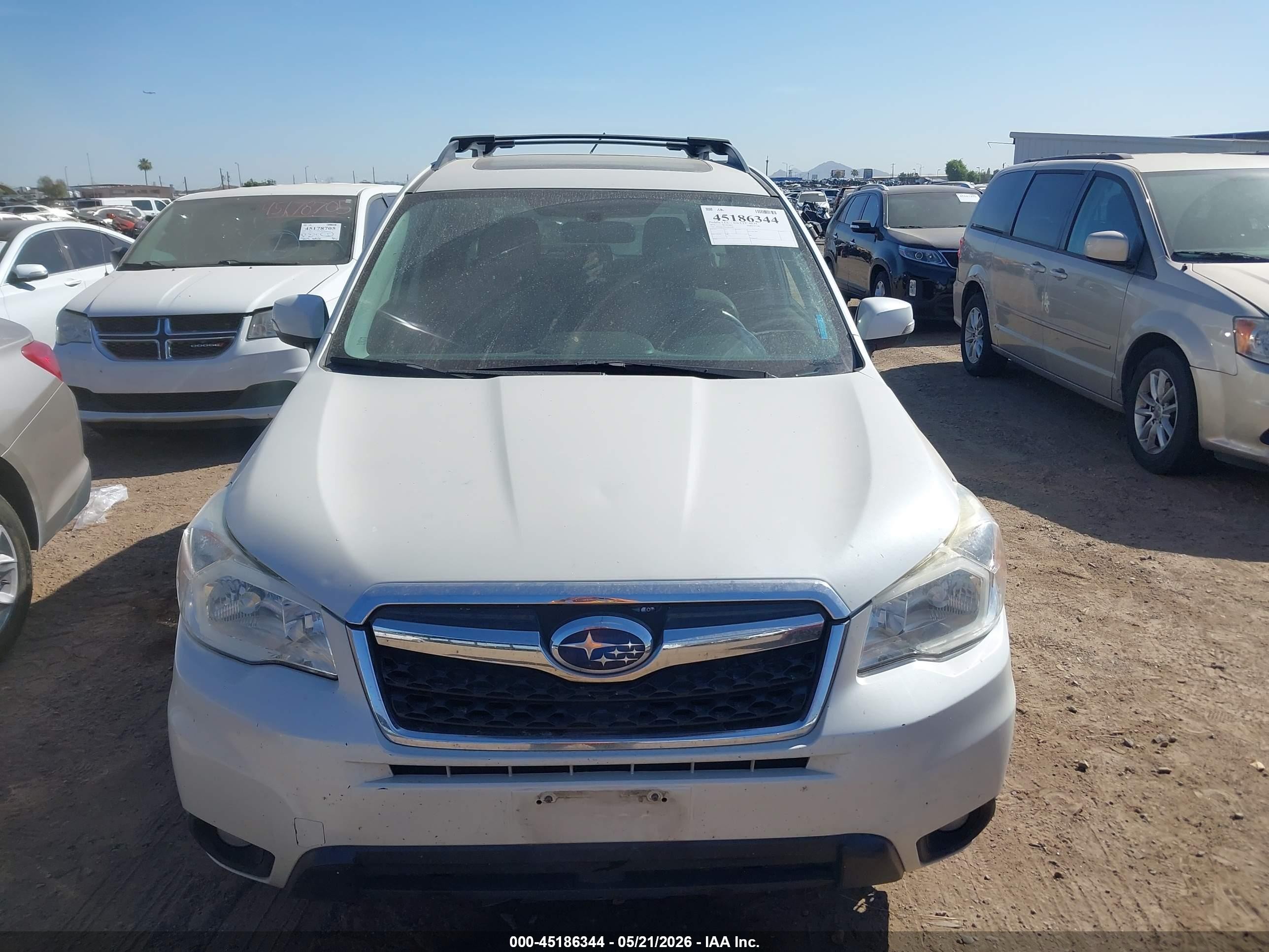 2015 Subaru Forester 2.5i Touring White vin: JF2SJAUCXFH841285