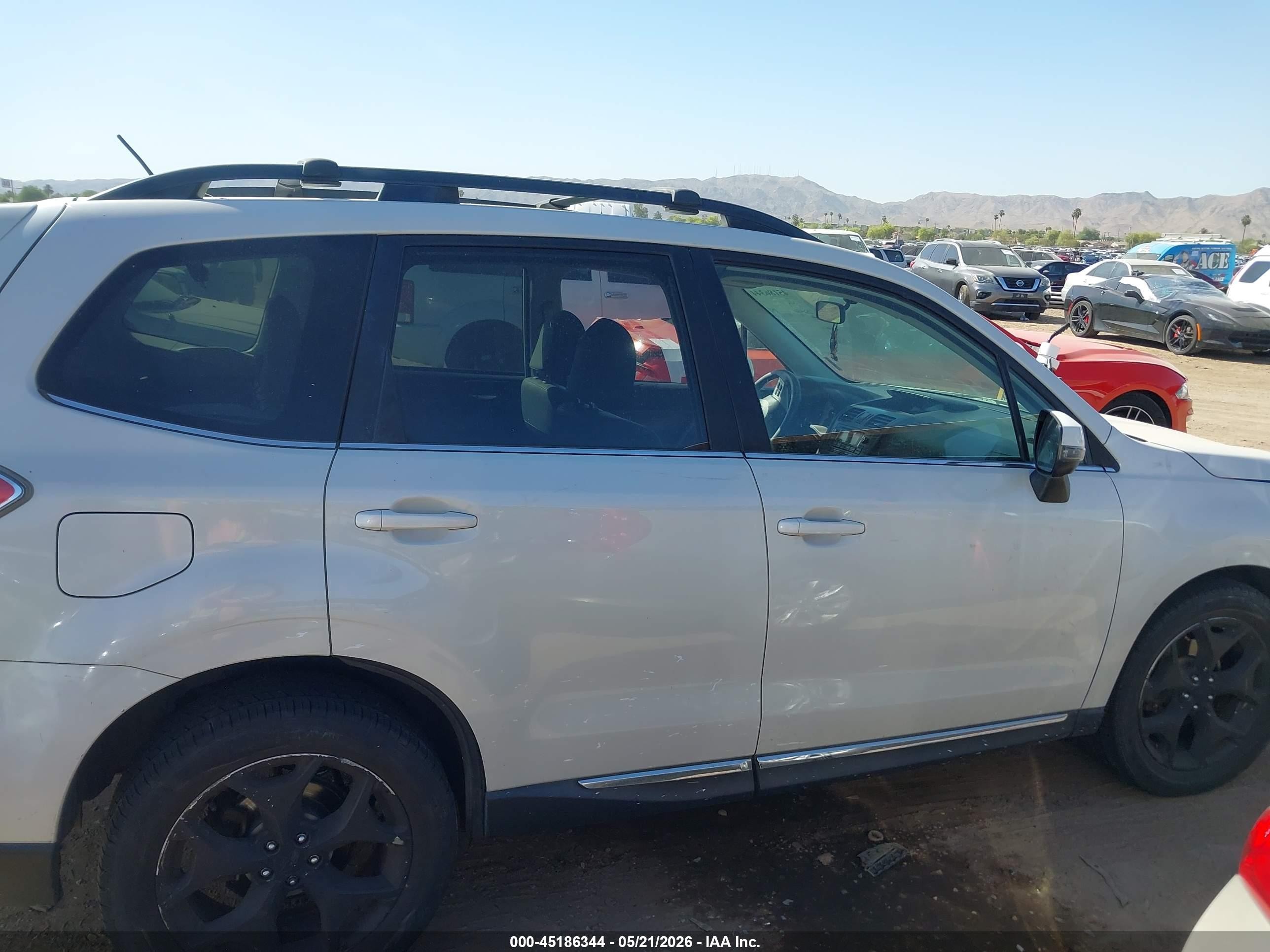 2015 Subaru Forester 2.5i Touring White vin: JF2SJAUCXFH841285