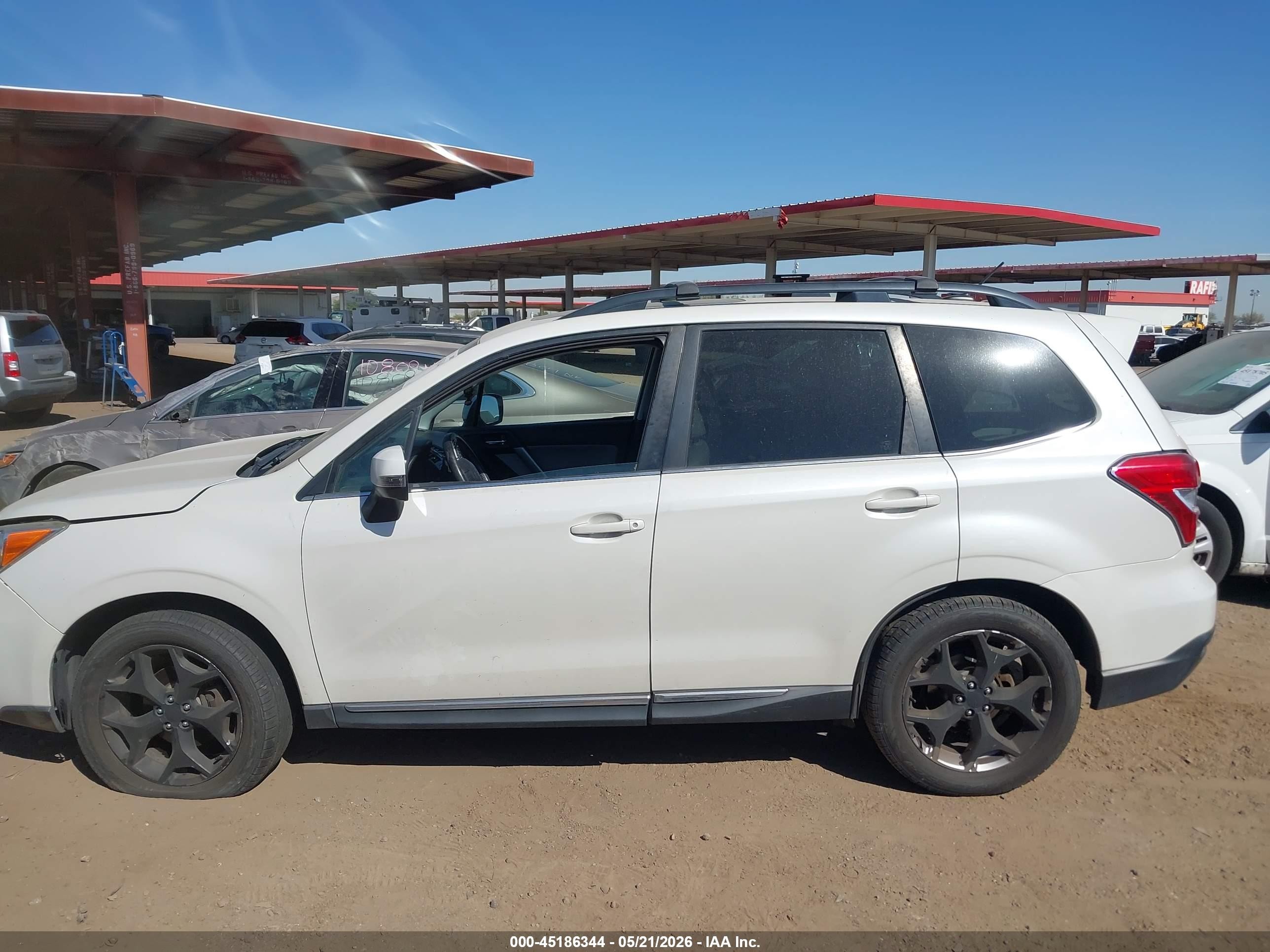 2015 Subaru Forester 2.5i Touring White vin: JF2SJAUCXFH841285