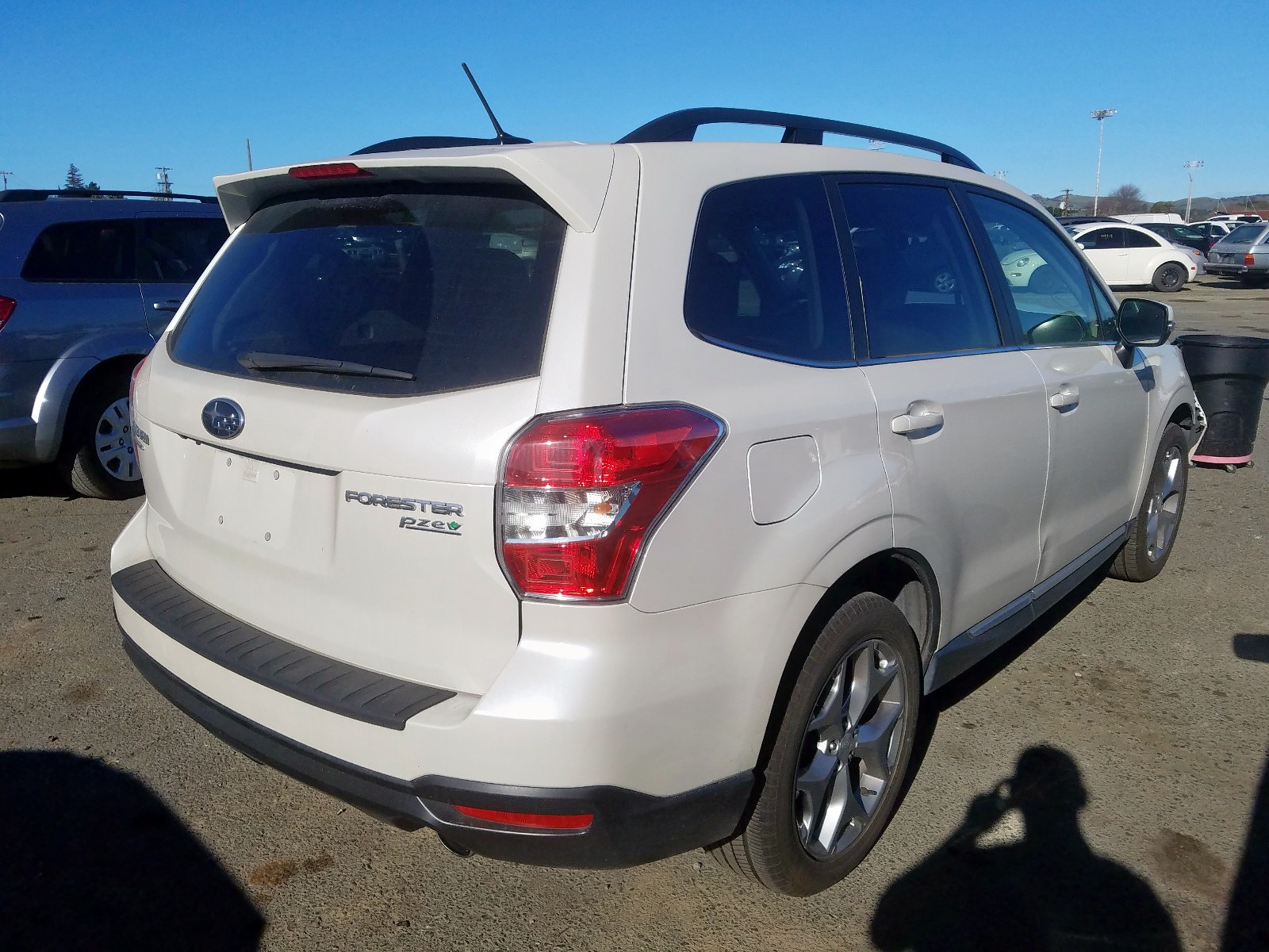 2015 Subaru Forester 2.5i Touring White vin: JF2SJAWC0FH813699