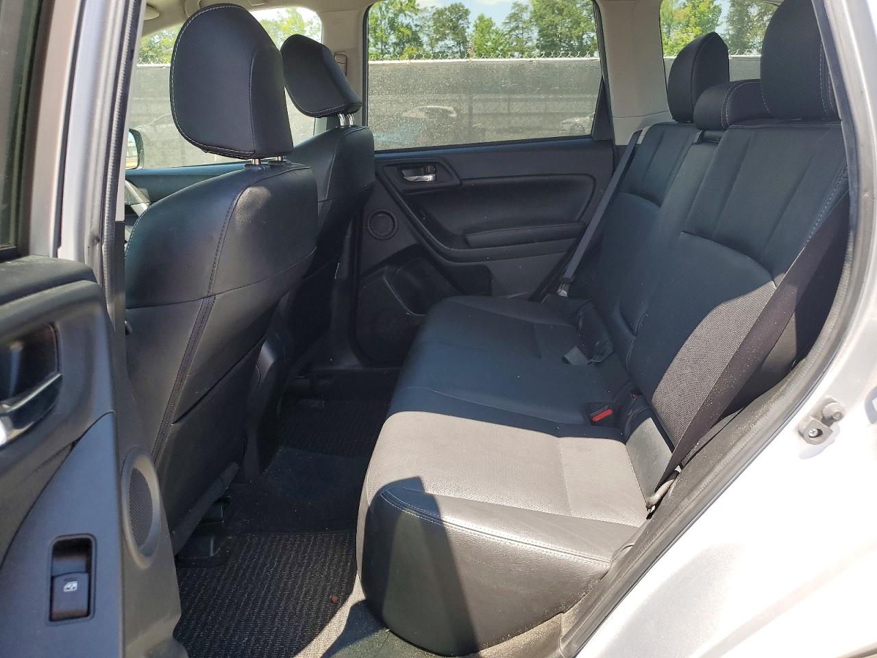 2015 Subaru Forester 2.5i Touring Серебряный vin: JF2SJAWC1FH829944