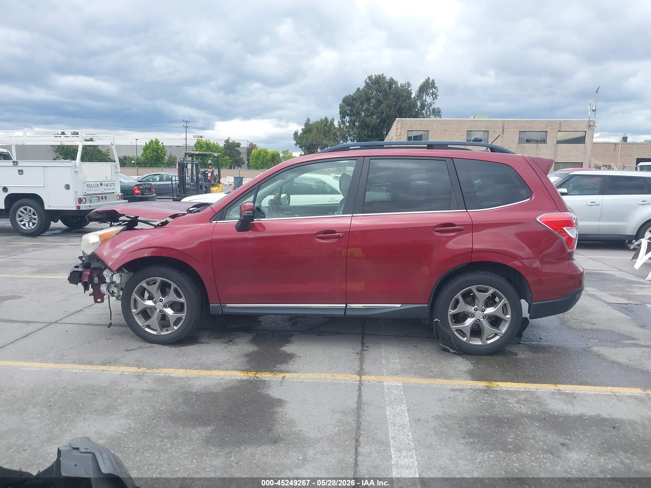 2015 Subaru Forester 2.5i Touring Red vin: JF2SJAWC2FH550843