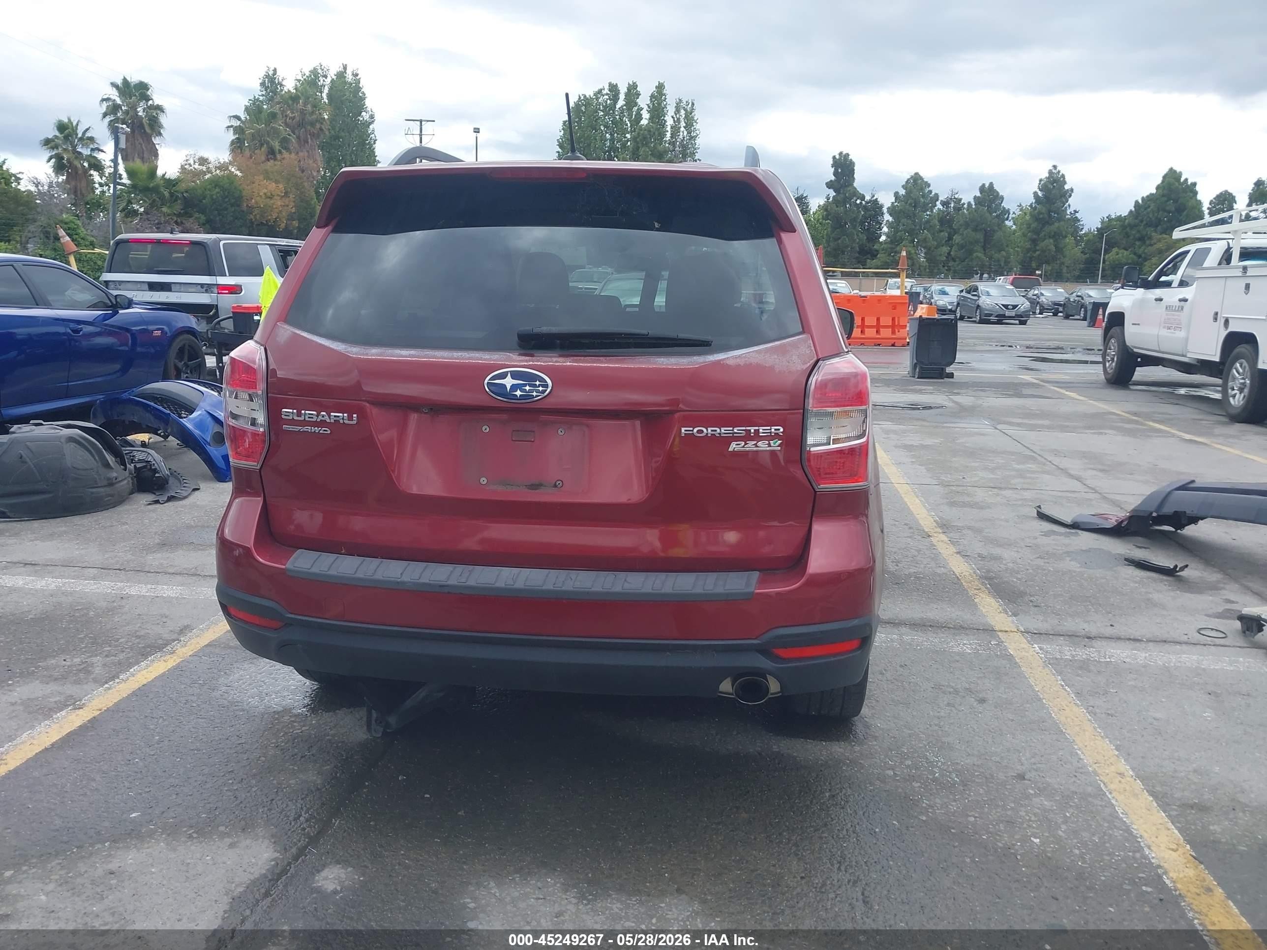 2015 Subaru Forester 2.5i Touring Red vin: JF2SJAWC2FH550843