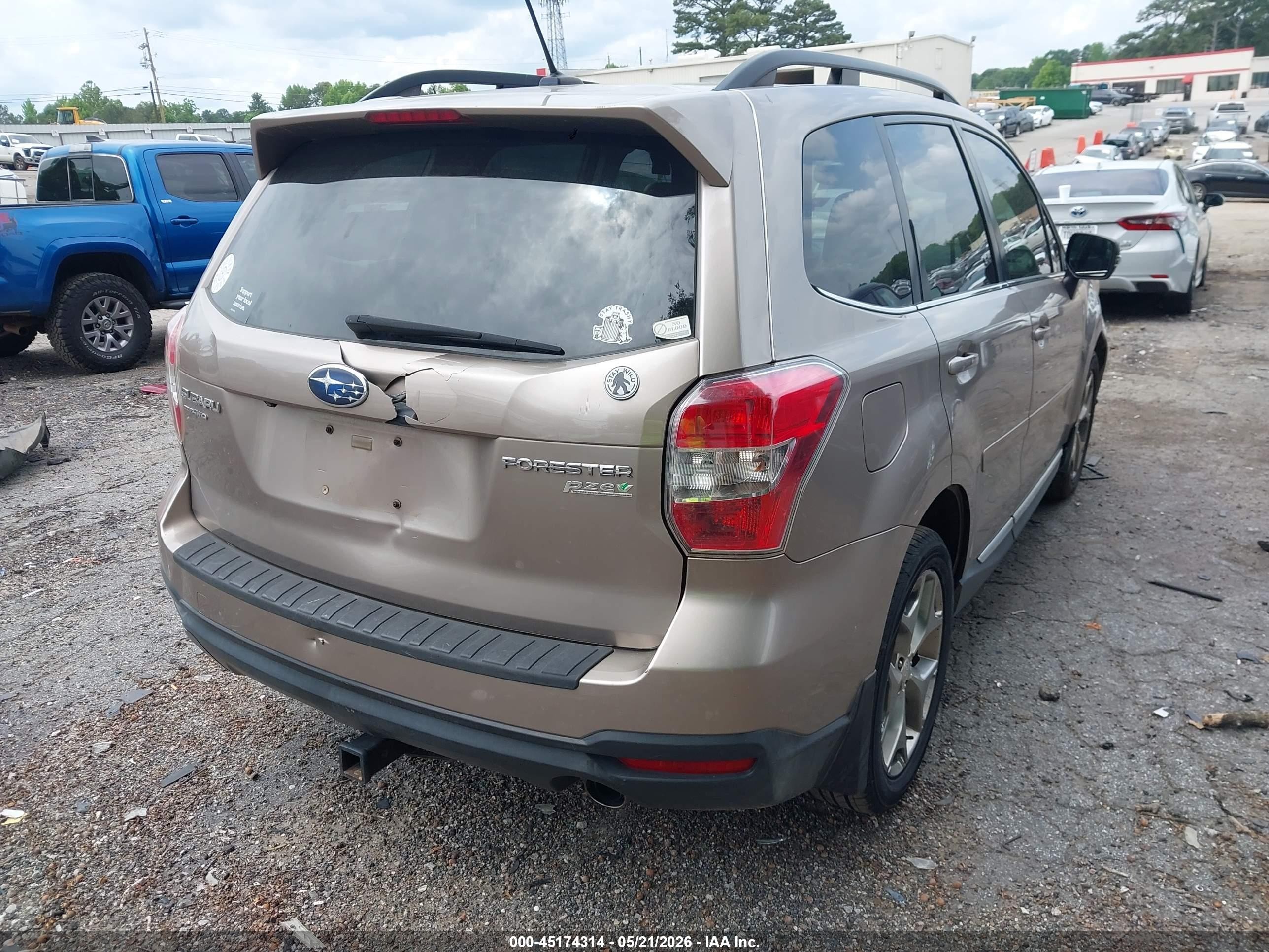 2015 Subaru Forester 2.5i Touring Champagne vin: JF2SJAWC2FH574723