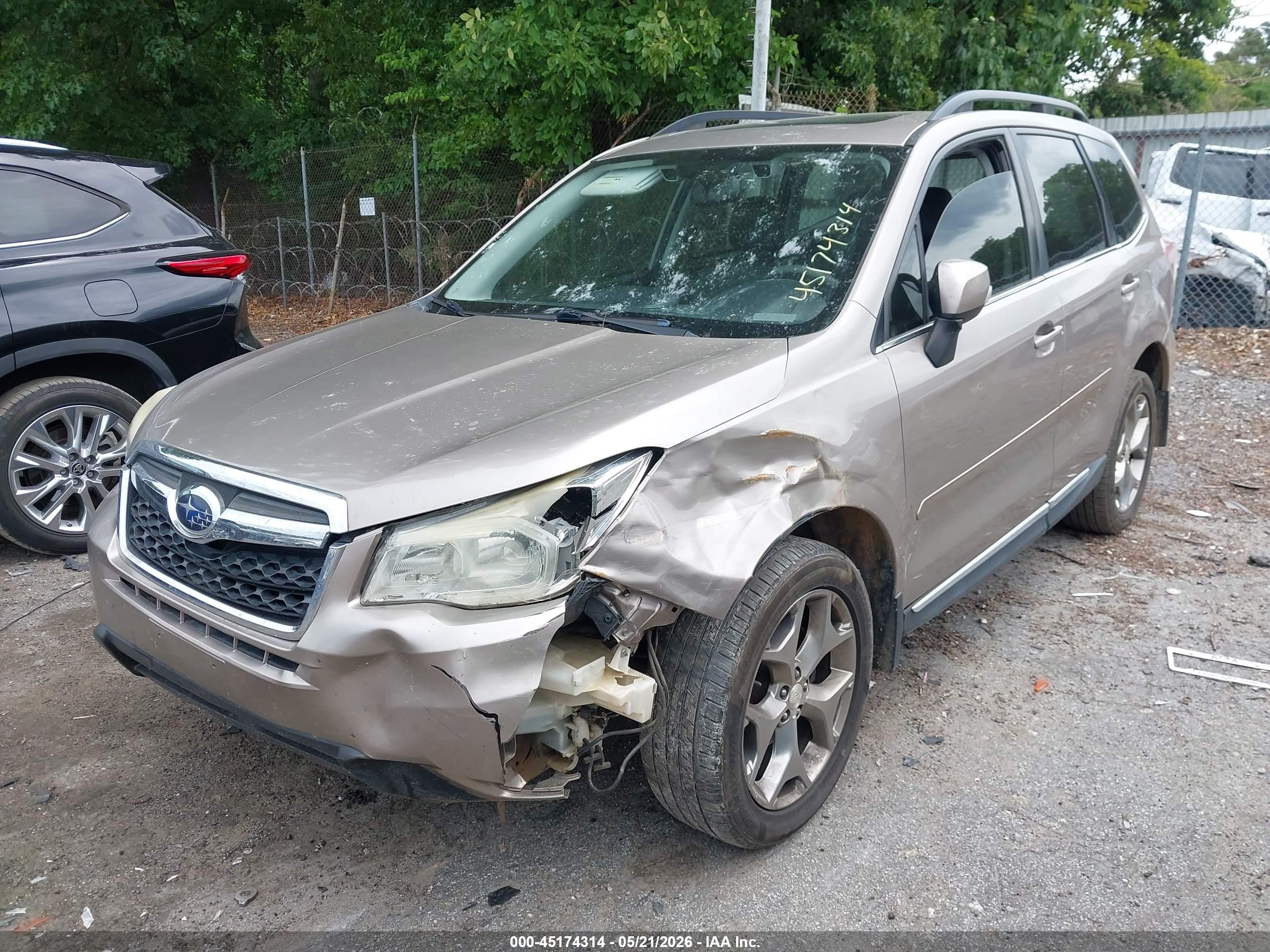 2015 Subaru Forester 2.5i Touring Champagne vin: JF2SJAWC2FH574723