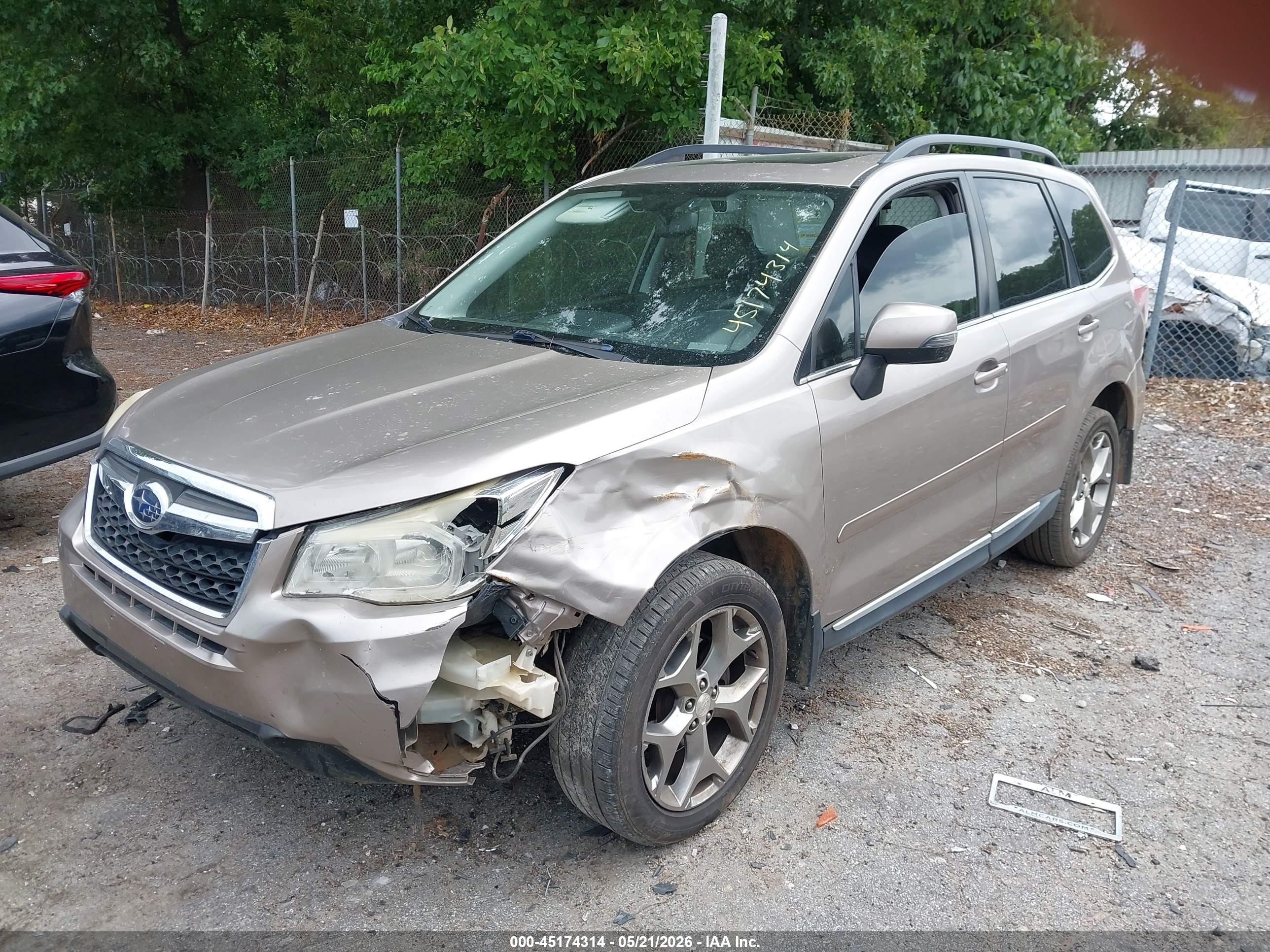 2015 Subaru Forester 2.5i Touring Champagne vin: JF2SJAWC2FH574723