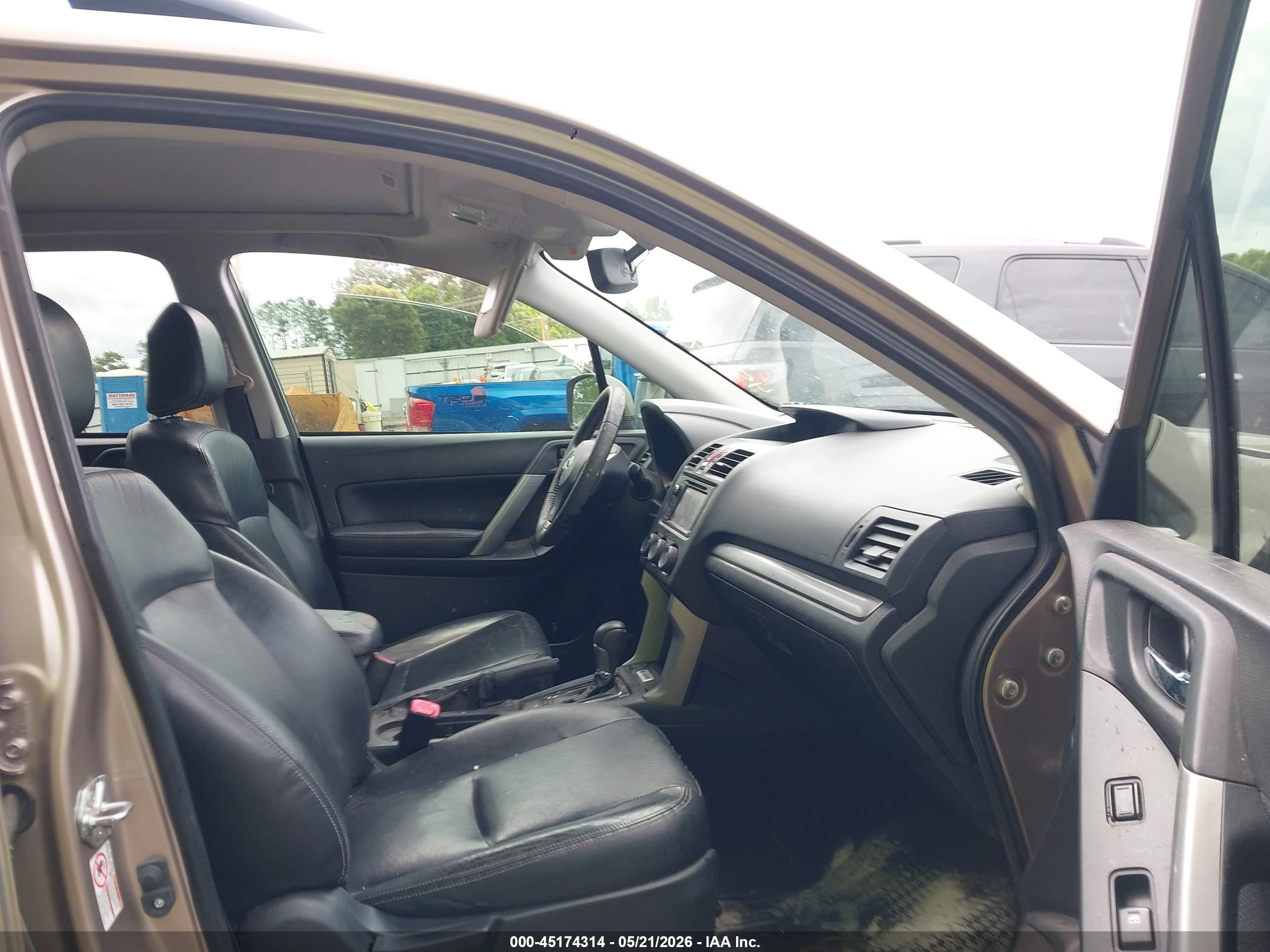 2015 Subaru Forester 2.5i Touring Champagne vin: JF2SJAWC2FH574723