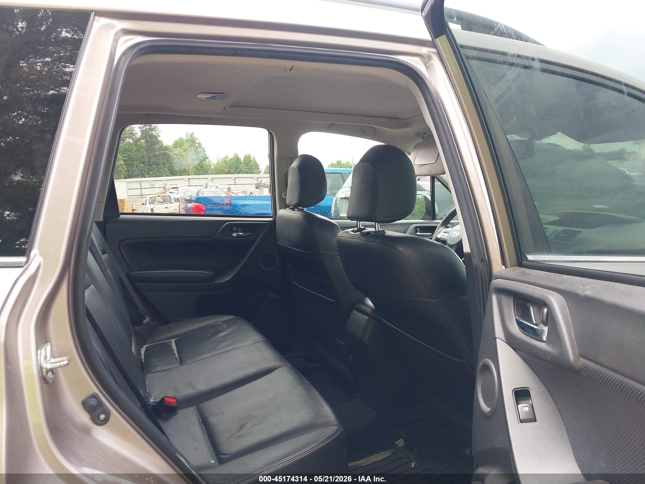 2015 Subaru Forester 2.5i Touring Champagne vin: JF2SJAWC2FH574723