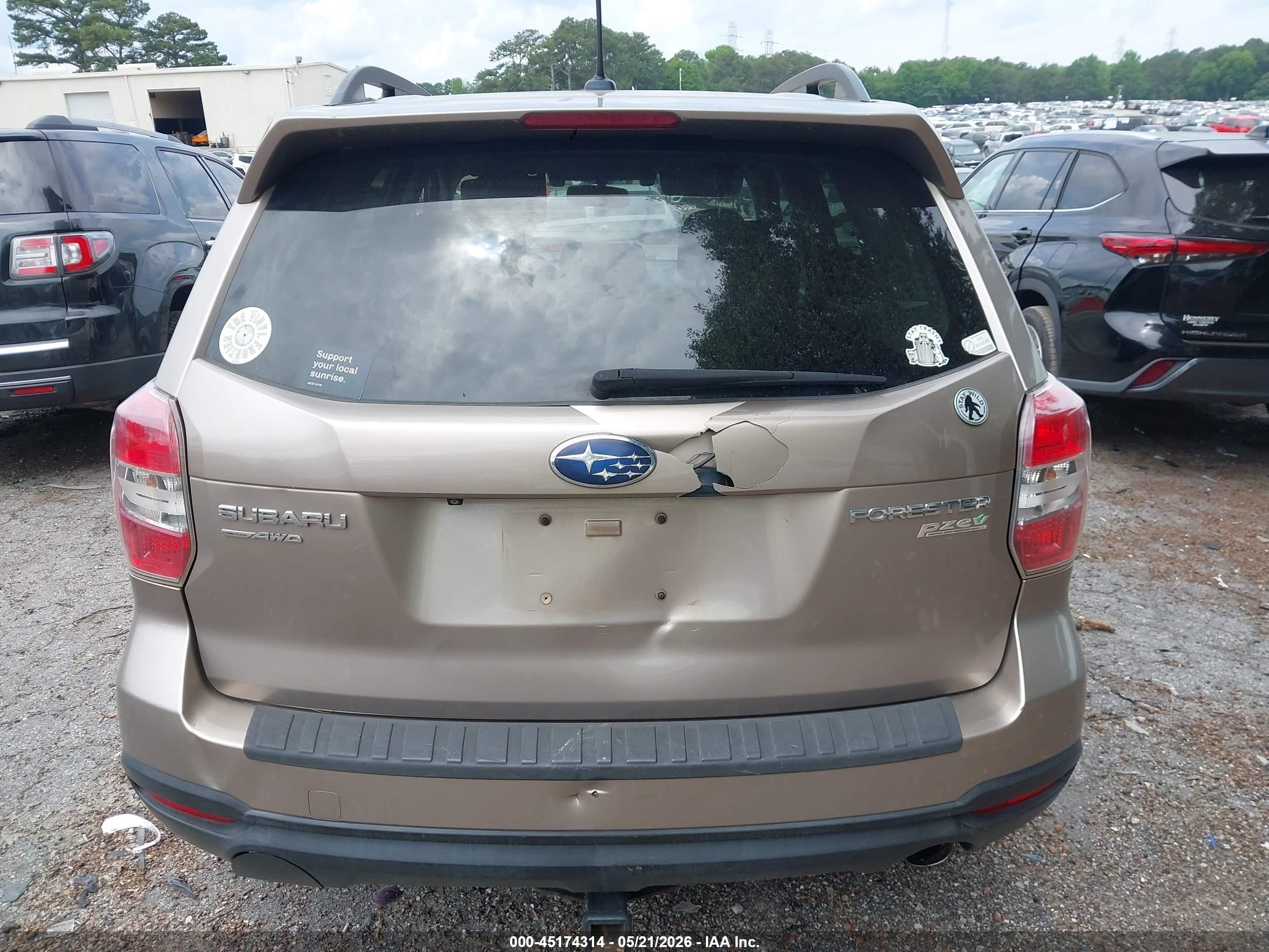 2015 Subaru Forester 2.5i Touring Champagne vin: JF2SJAWC2FH574723