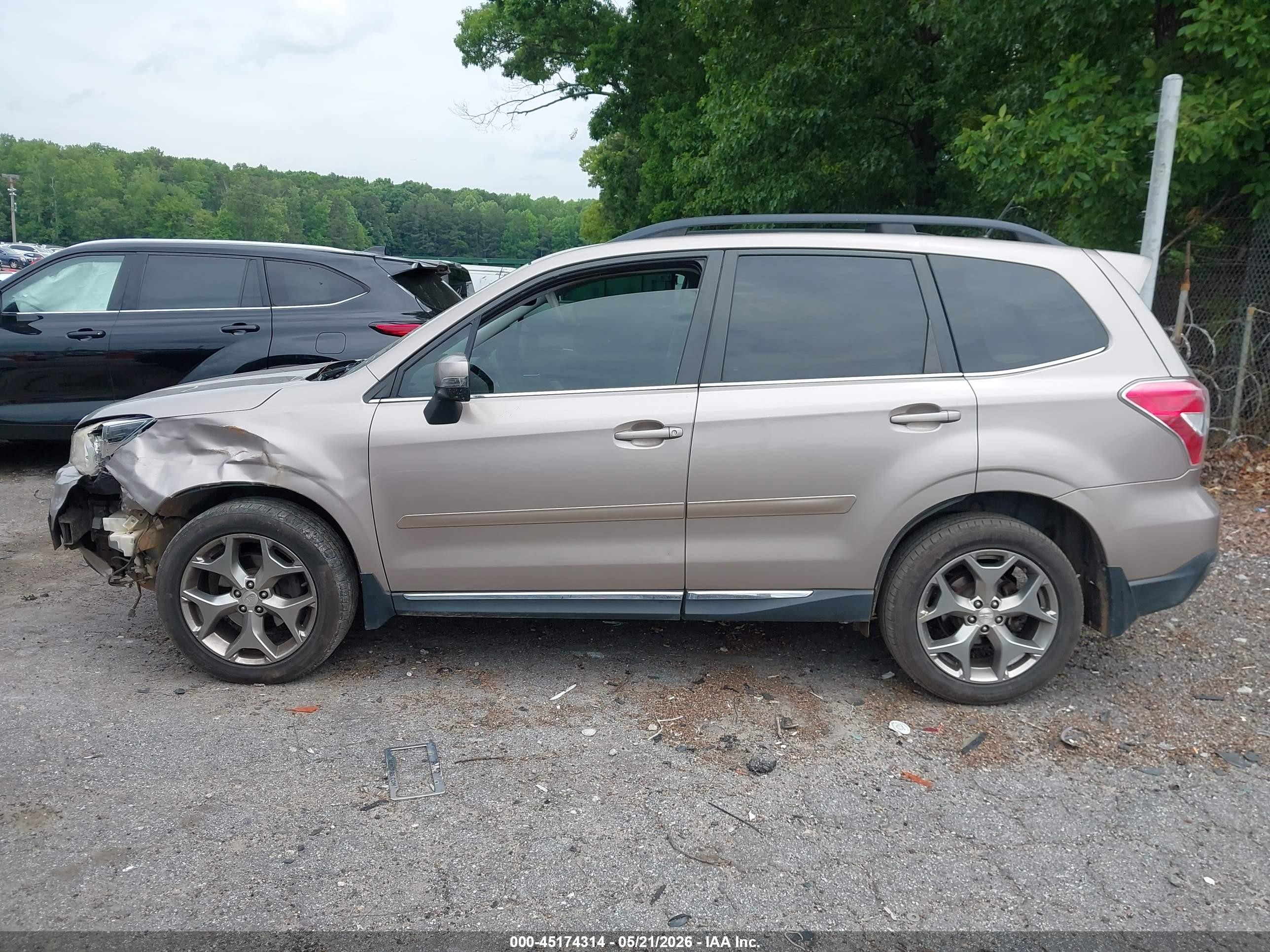 2015 Subaru Forester 2.5i Touring Champagne vin: JF2SJAWC2FH574723