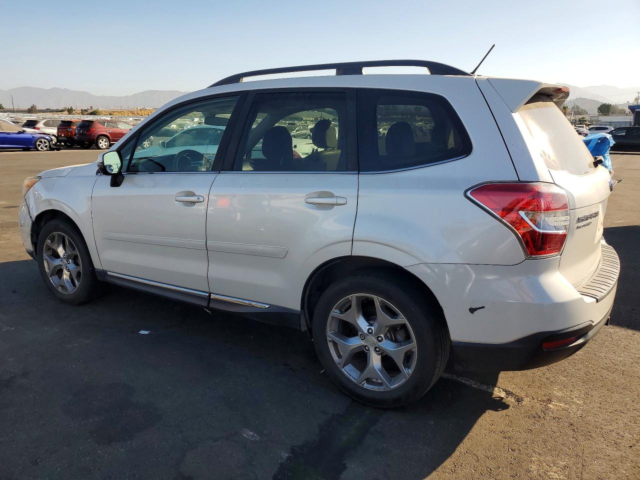 2015 Subaru Forester 2.5i Touring White vin: JF2SJAWC3FH418755