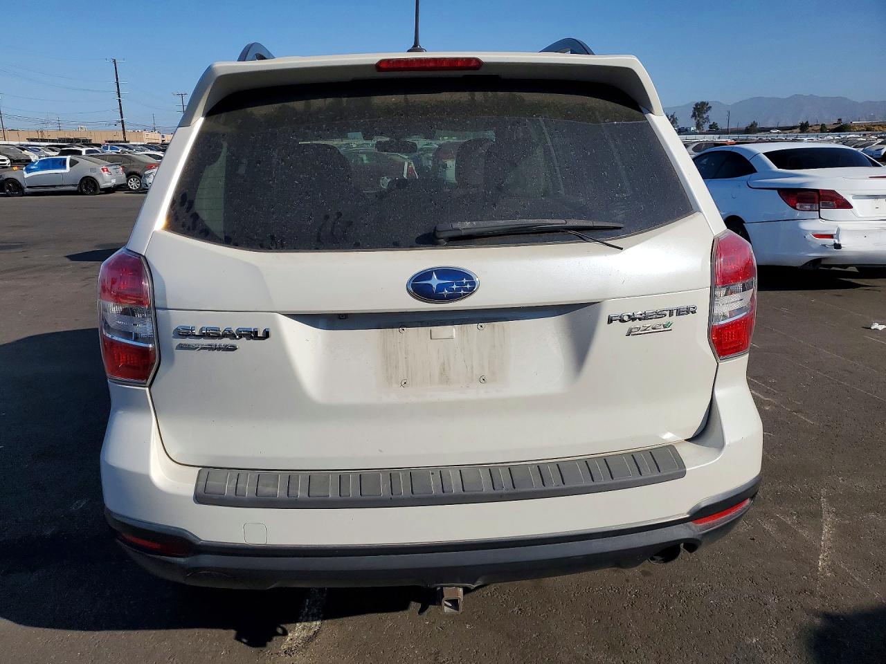2015 Subaru Forester 2.5i Touring White vin: JF2SJAWC3FH418755