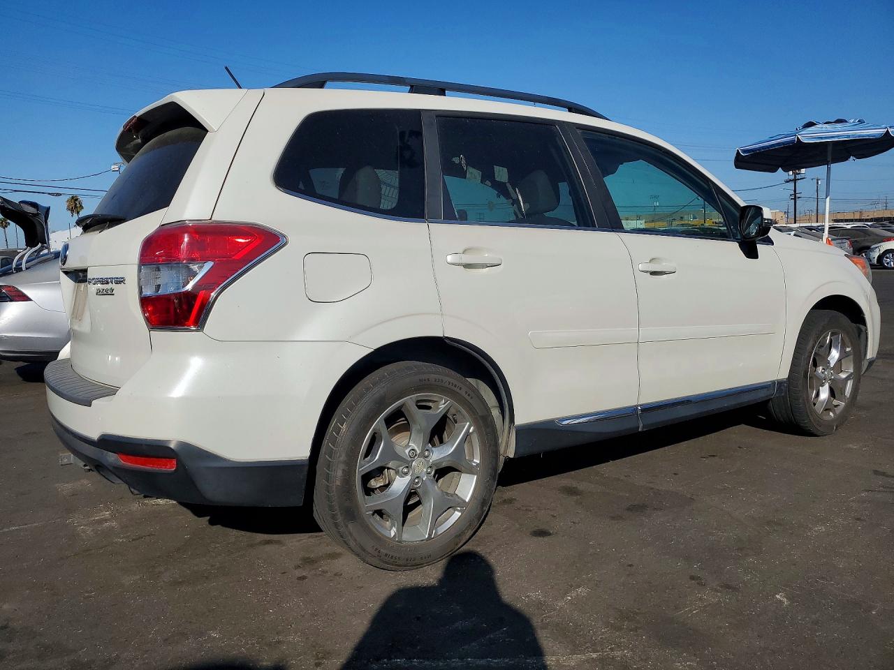 2015 Subaru Forester 2.5i Touring White vin: JF2SJAWC3FH418755