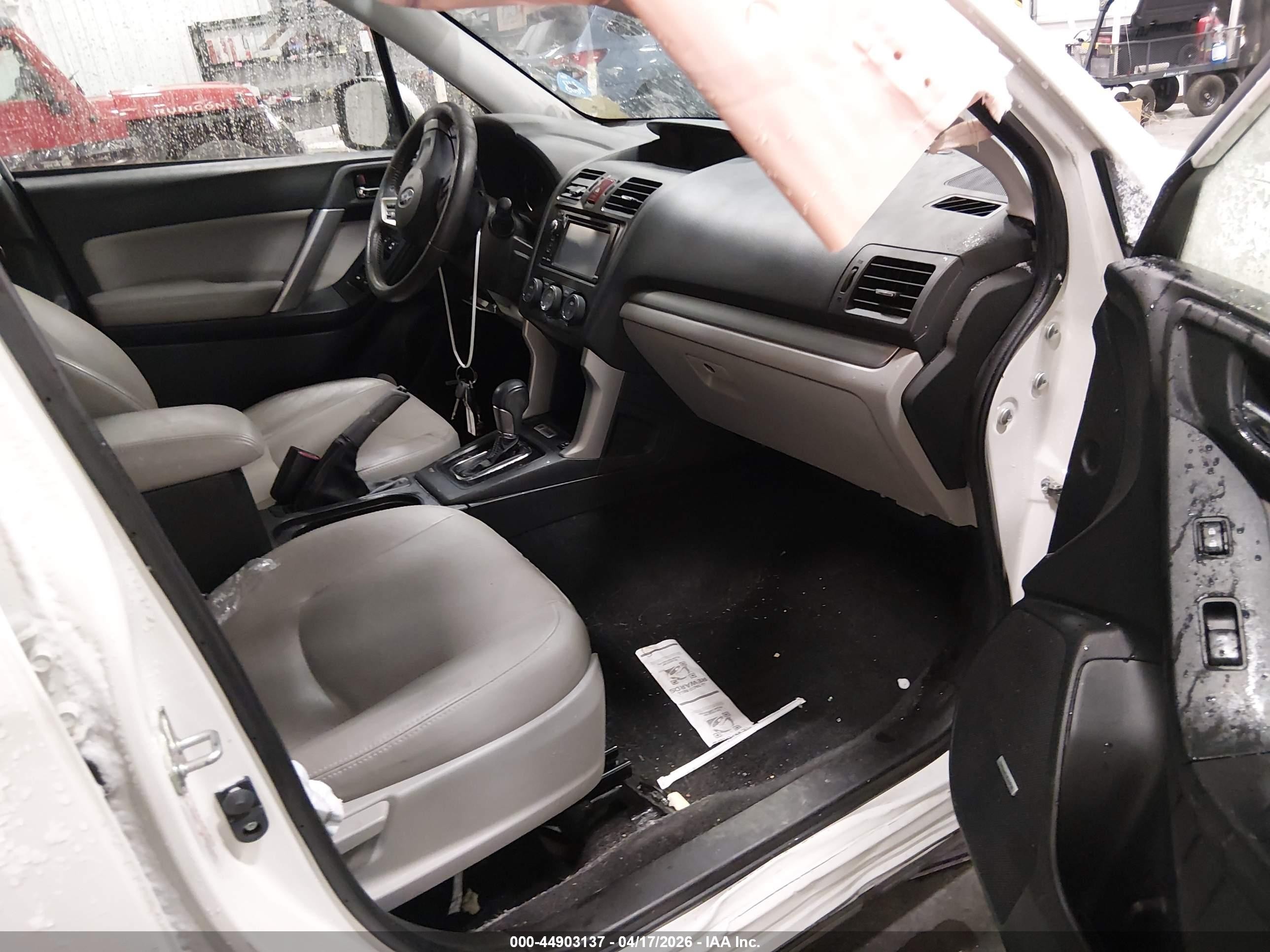 2015 Subaru Forester 2.5i Touring Белый vin: JF2SJAWC4FH839884